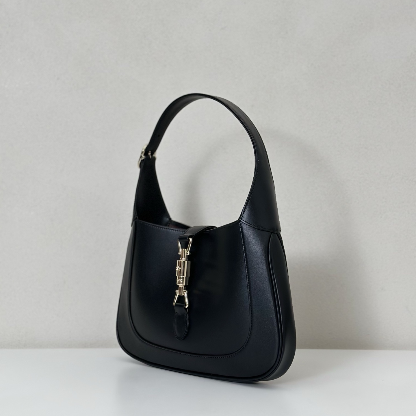 Gucci Jackie 1961 medium bag in black leather | GUCCI