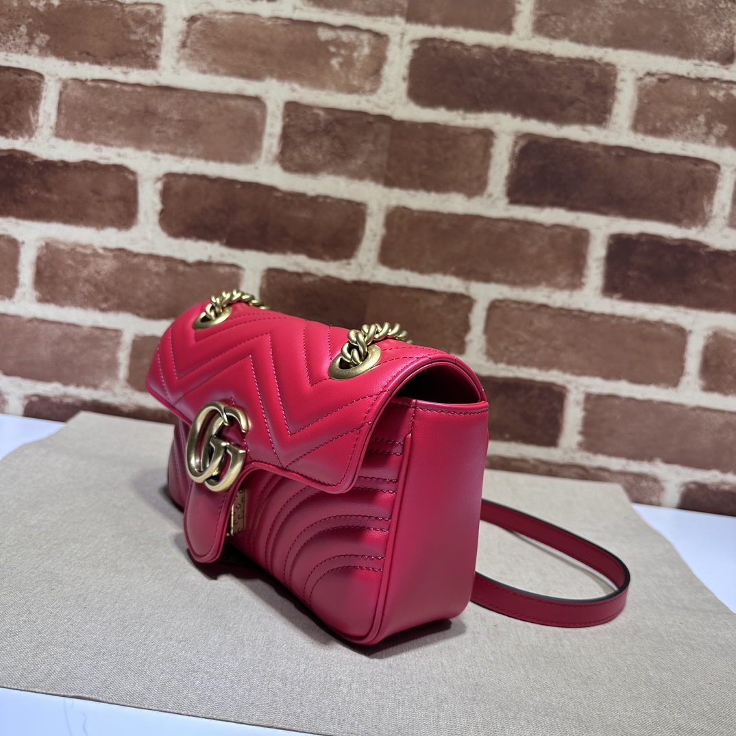 GUCCI MARMONT MATELASSÉ MINI BAG IN RED