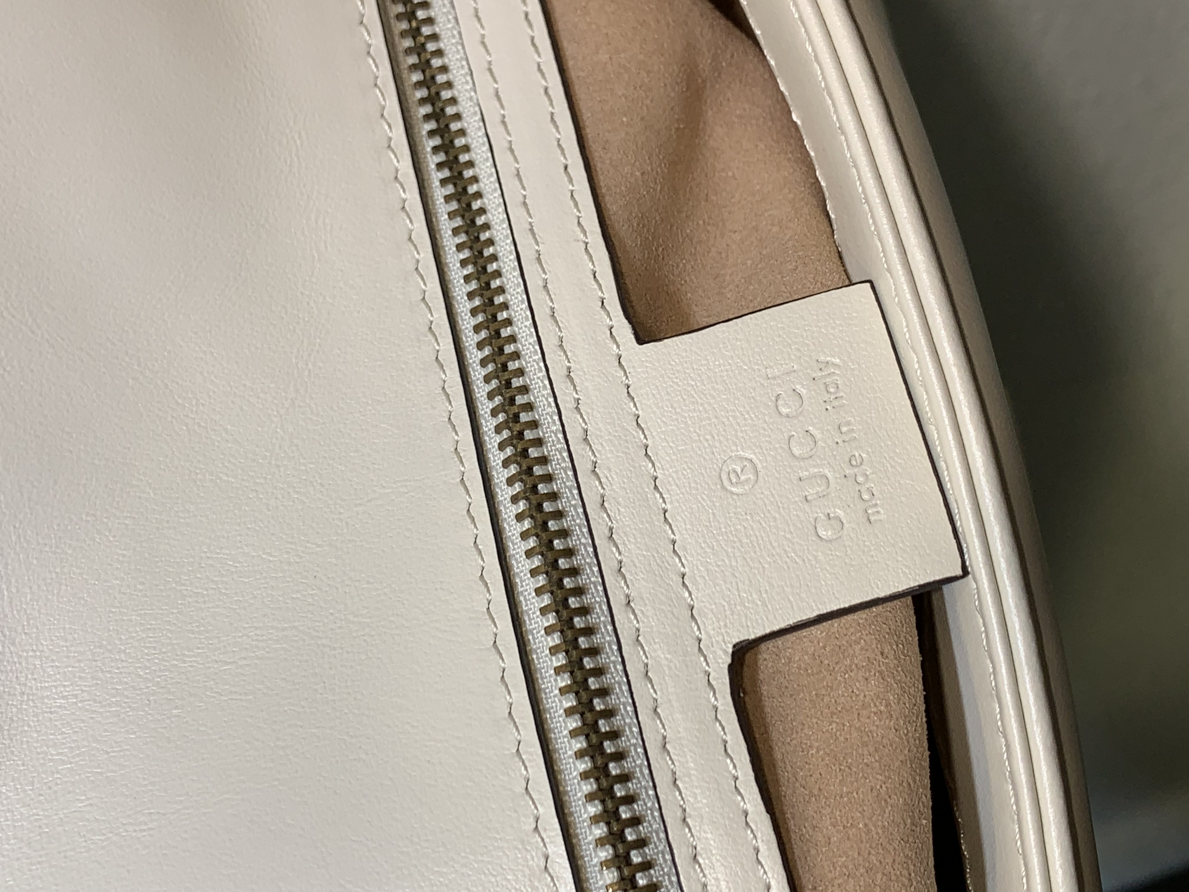 Gucci Marmont small matelasse shoulder bag white