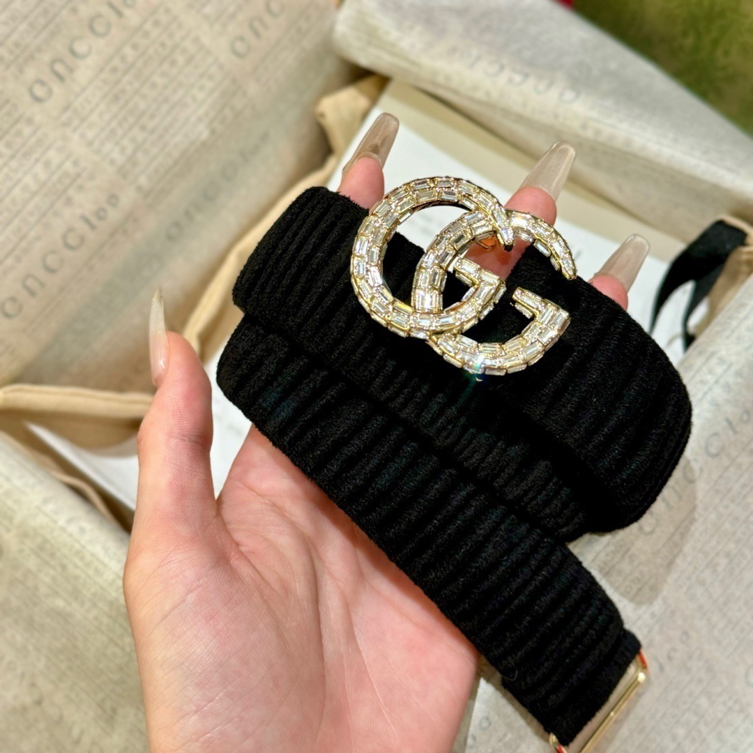 Gucci NWT Black Leather Elastic Stretch Logo Buckle Belt sz 105/42"