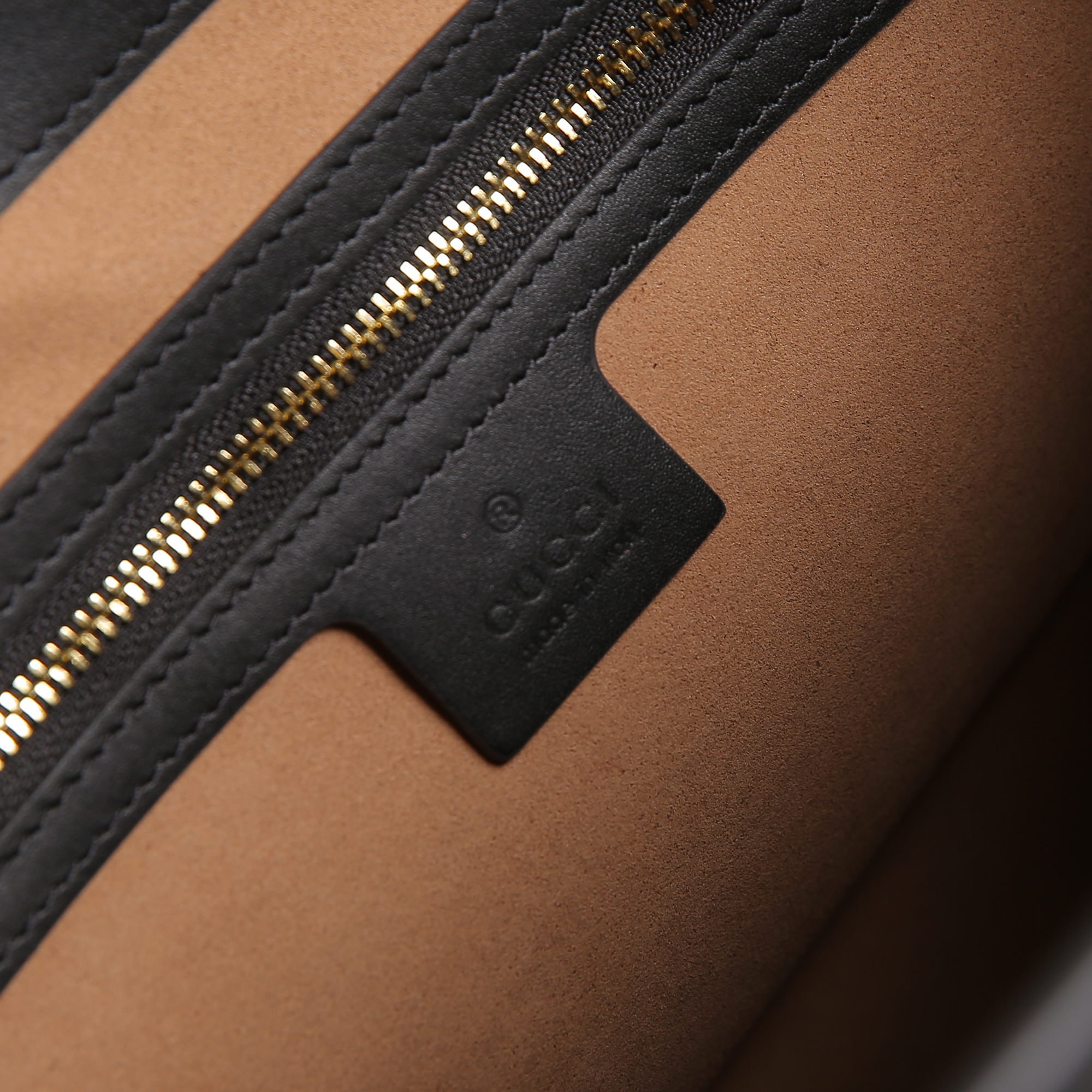 Gucci GG Supreme Padlock Shoulder Bag: Premium 2024 Style