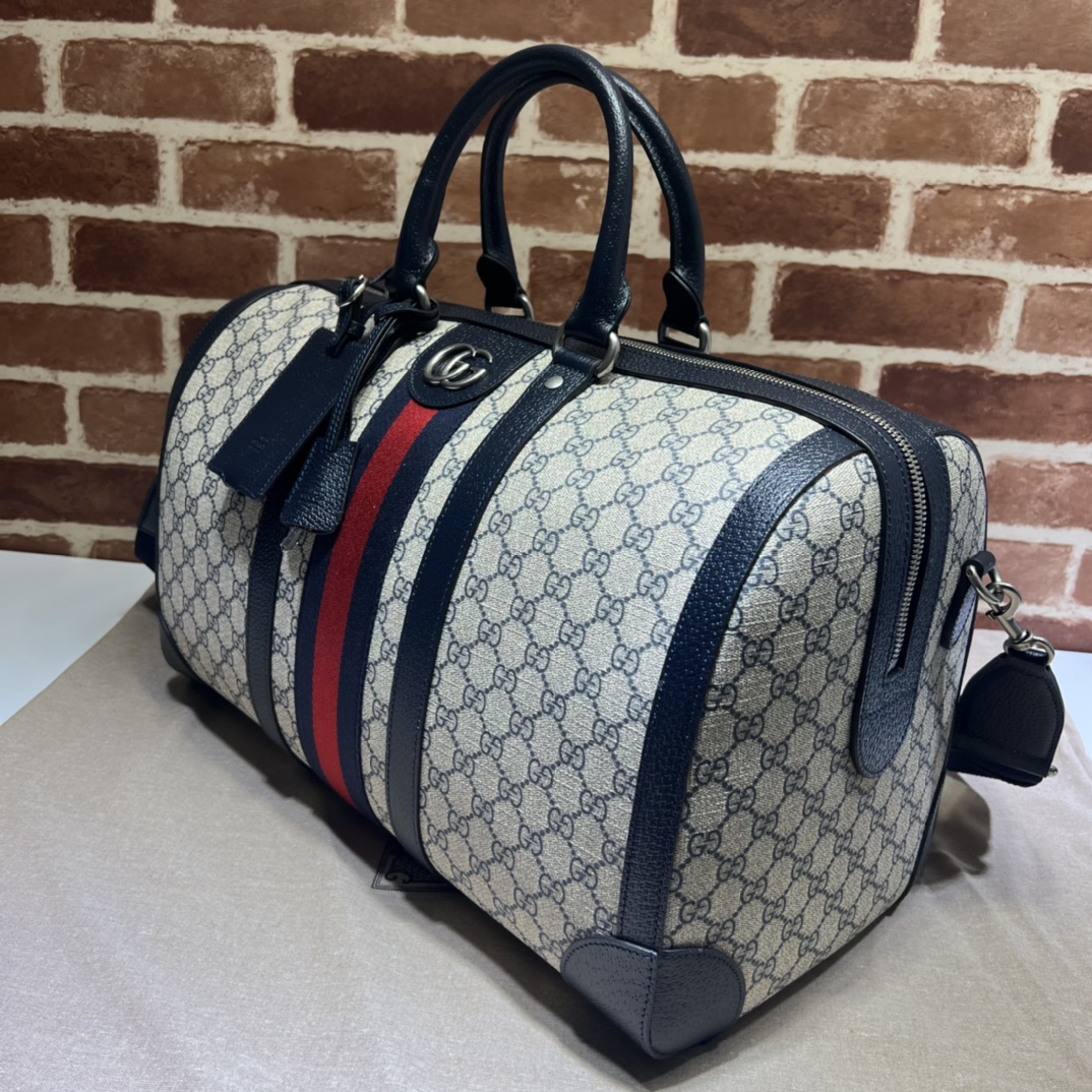 Gucci Savoy medium duffle bag in beige and blue GG Supreme |