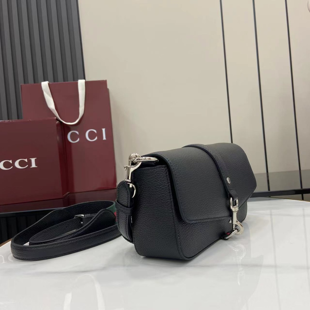 Gucci Small crossbody bag with hook closure in black leather