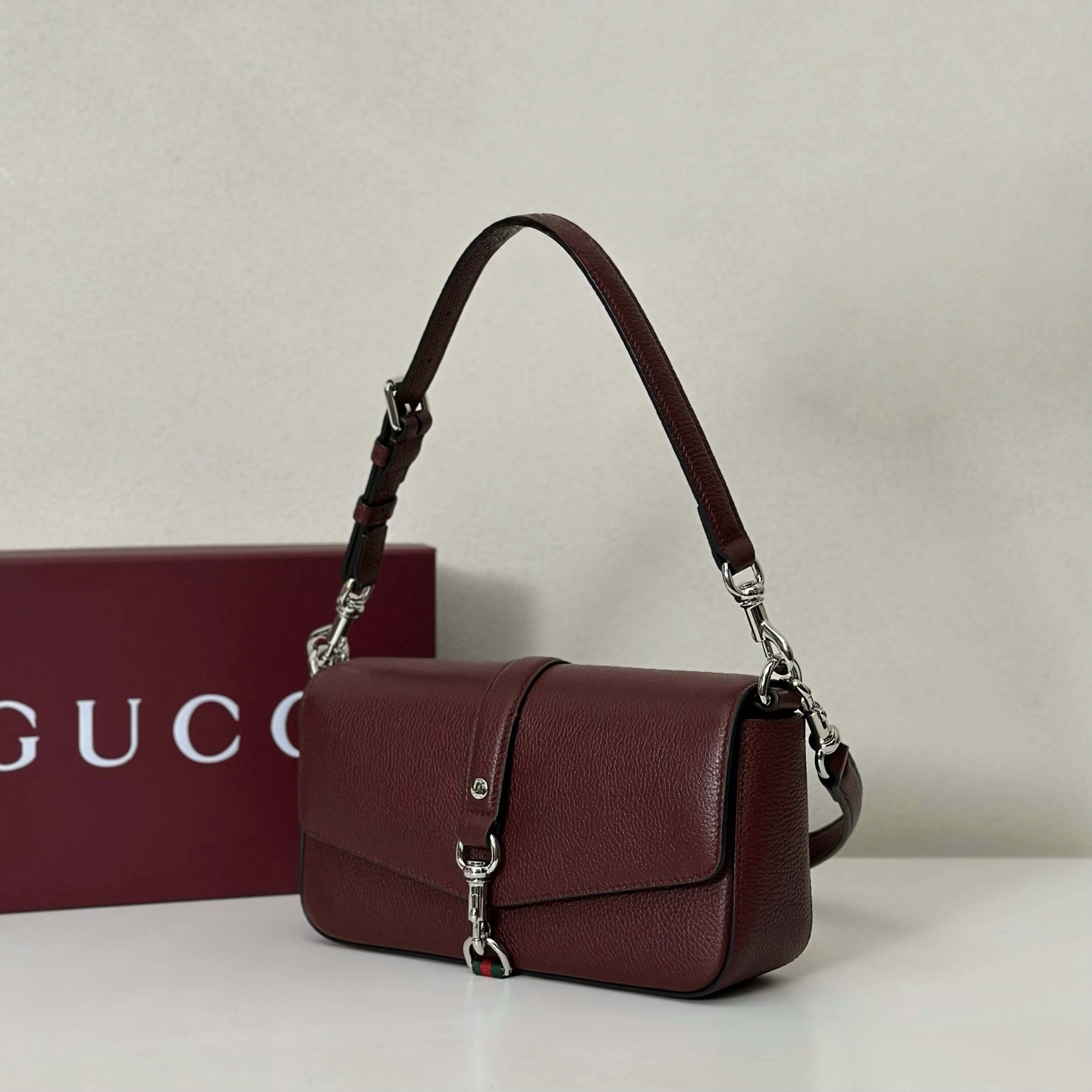 Gucci Small crossbody bag with hook closure in Rosso Ancora red