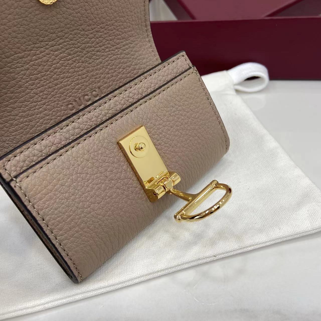 Gucci Softbit card case in taupe leather | GUCCI