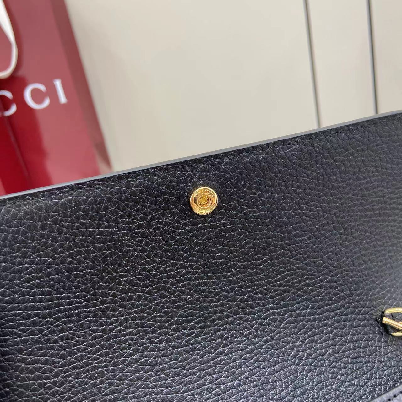 Gucci Softbit Continental Leather Wallet in Black