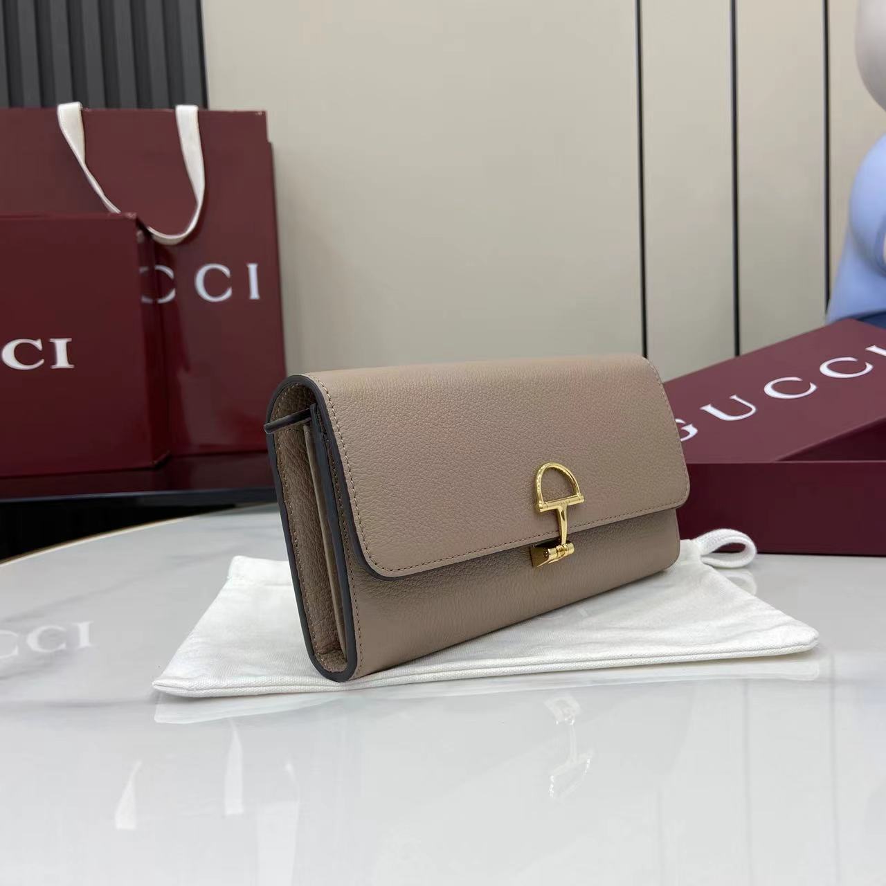 Gucci Softbit continental wallet in Rosso Ancora brown leather |