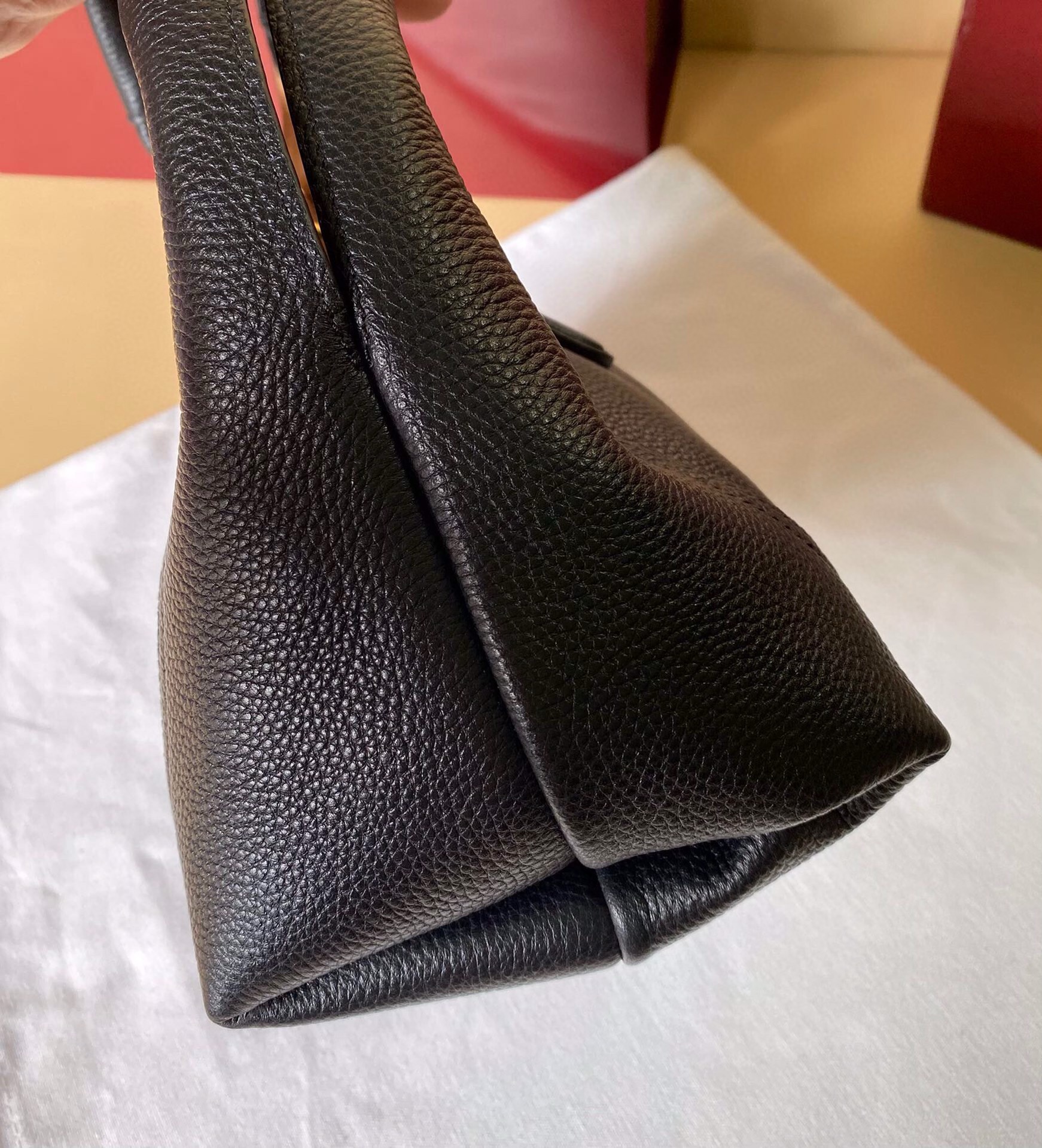 Gucci Softbit medium top handle bag in black leather