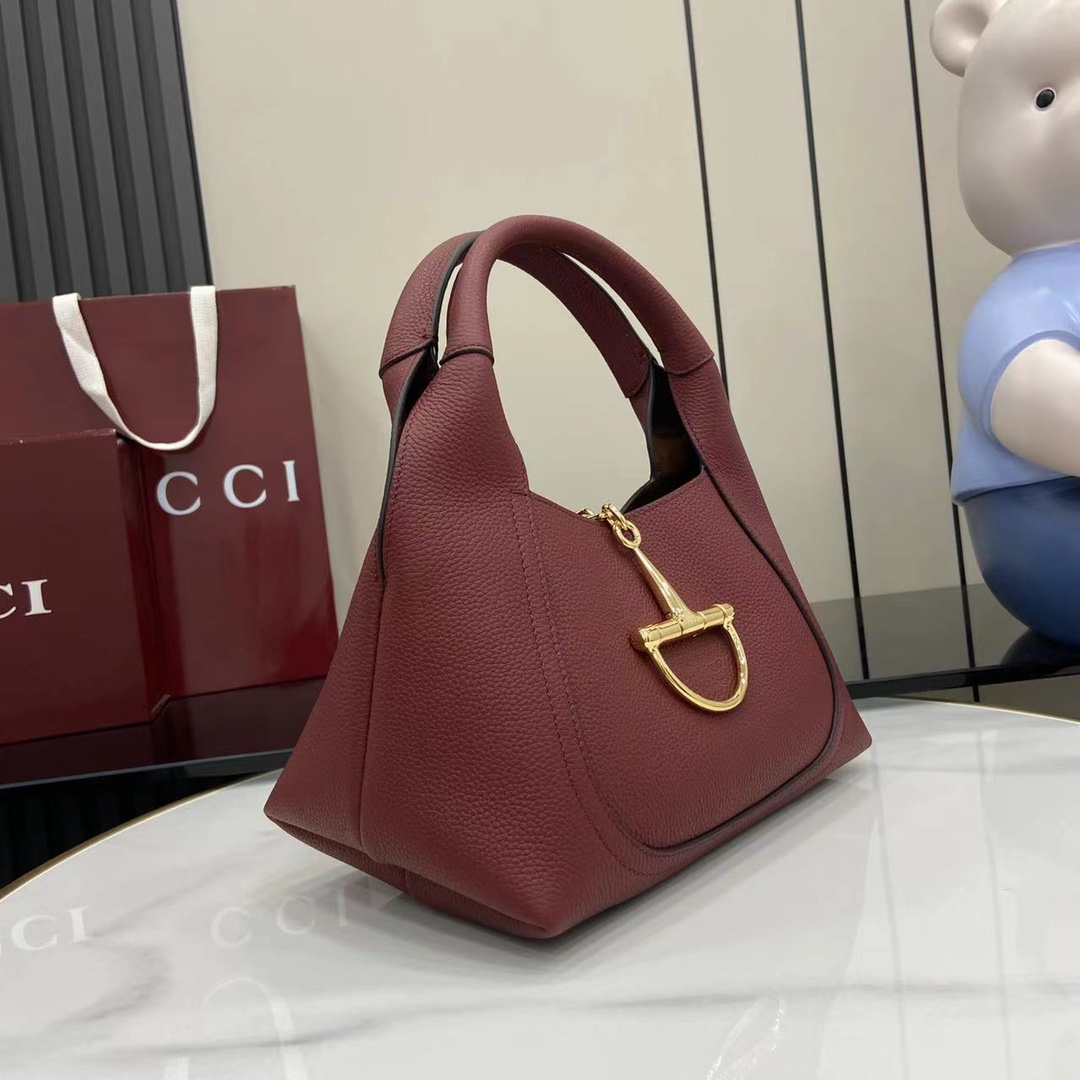 Gucci Softbit medium top handle bag in Bordeaux Leath