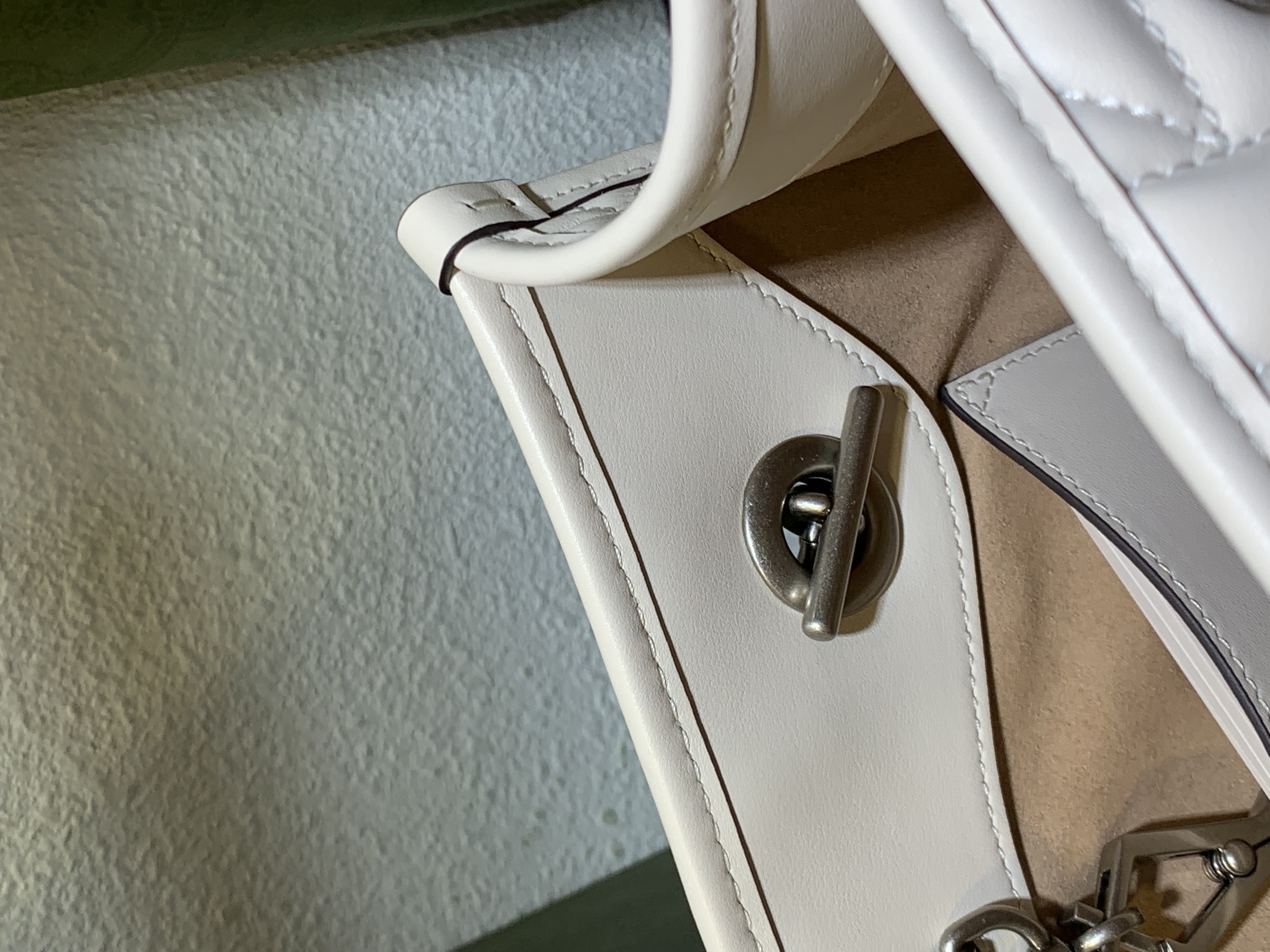 Gucci White Calfskin GG Marmont Small Aria Chain Shopping Tote