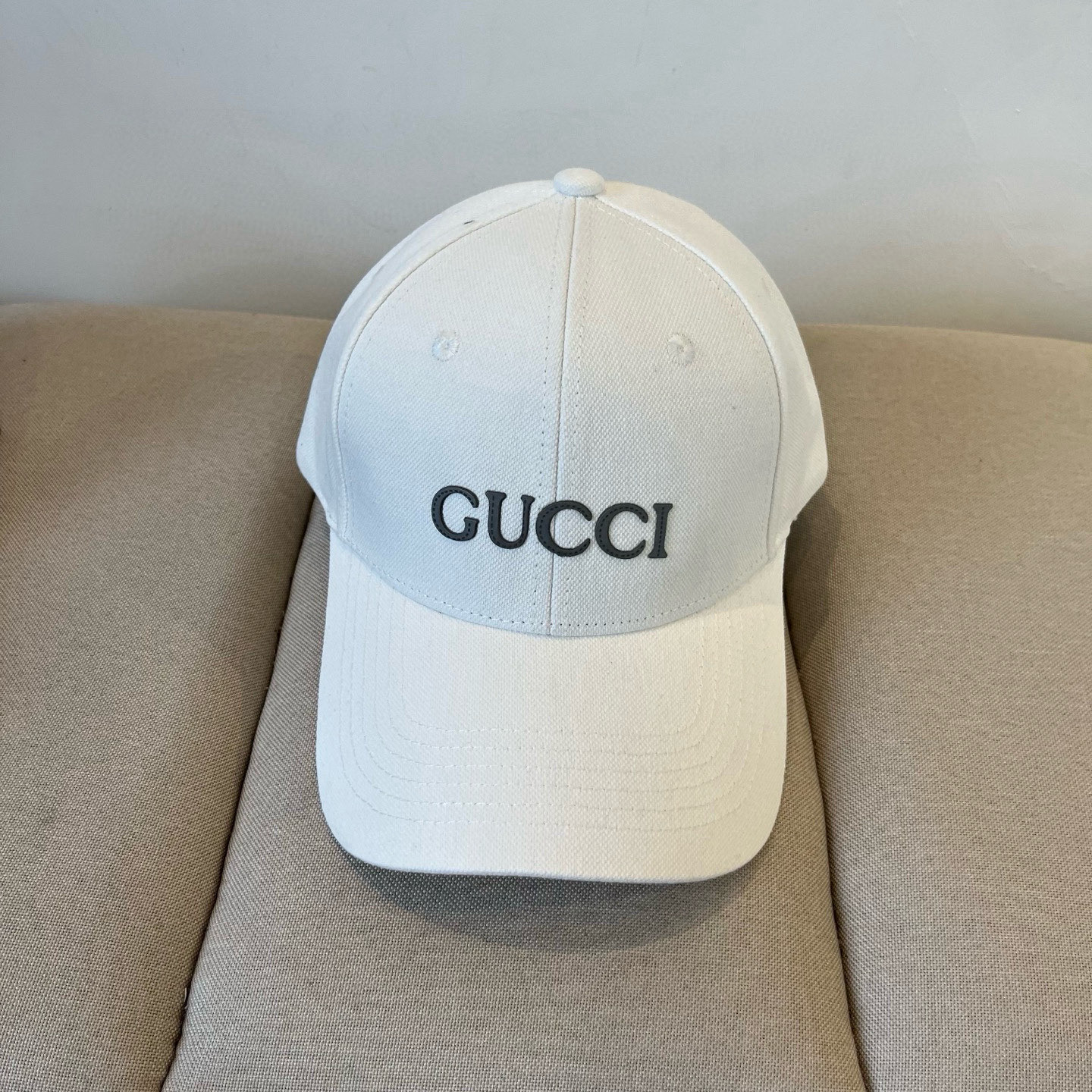 Gucci White Cotton Baseball Cap - Embroidered Logo