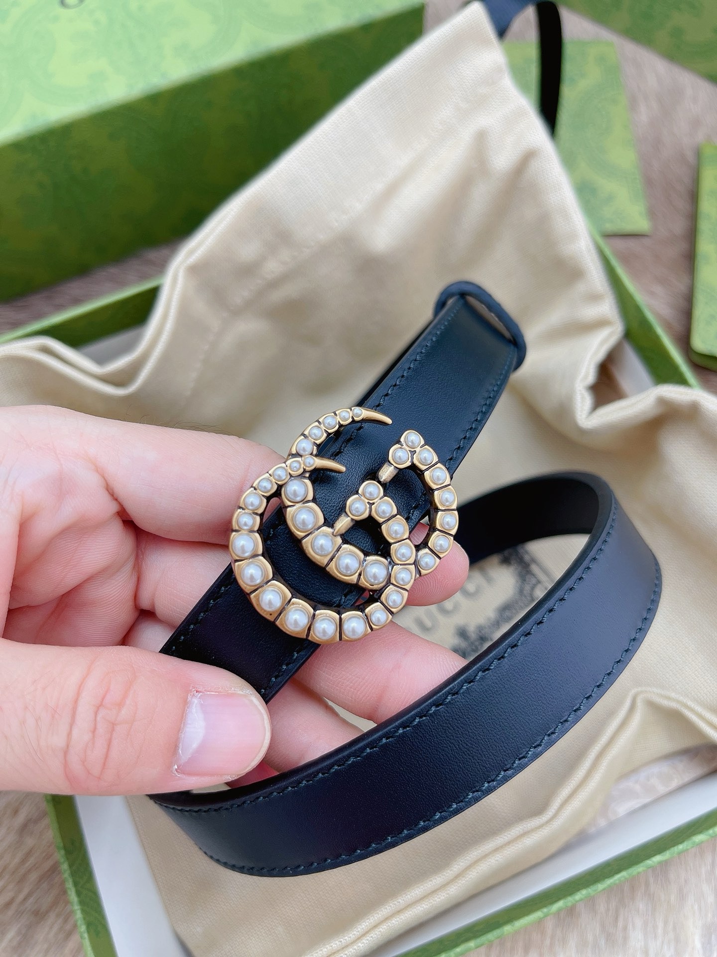 Gucci Women’s Classic Marmont GG Pearl Buckle Belt Black Leather Belt 90/36