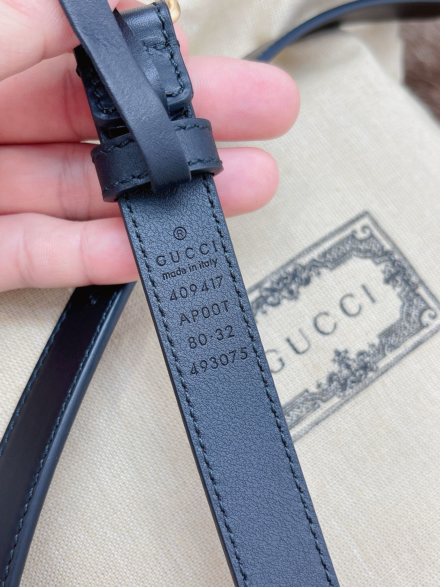 Gucci Women’s Classic Marmont GG Pearl Buckle Belt Black Leather Belt 90/36