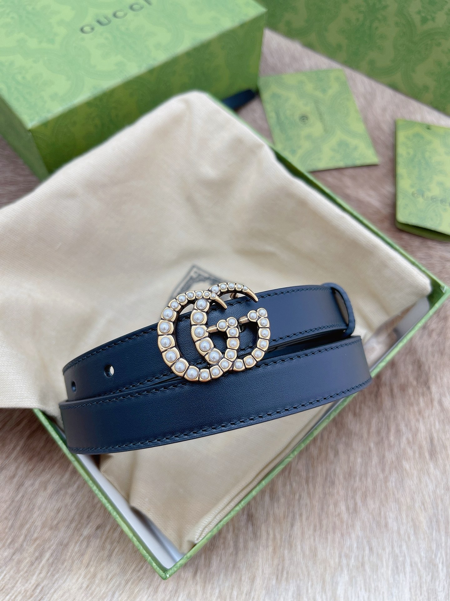 Gucci Women’s Classic Marmont GG Pearl Buckle Belt Black Leather Belt 90/36