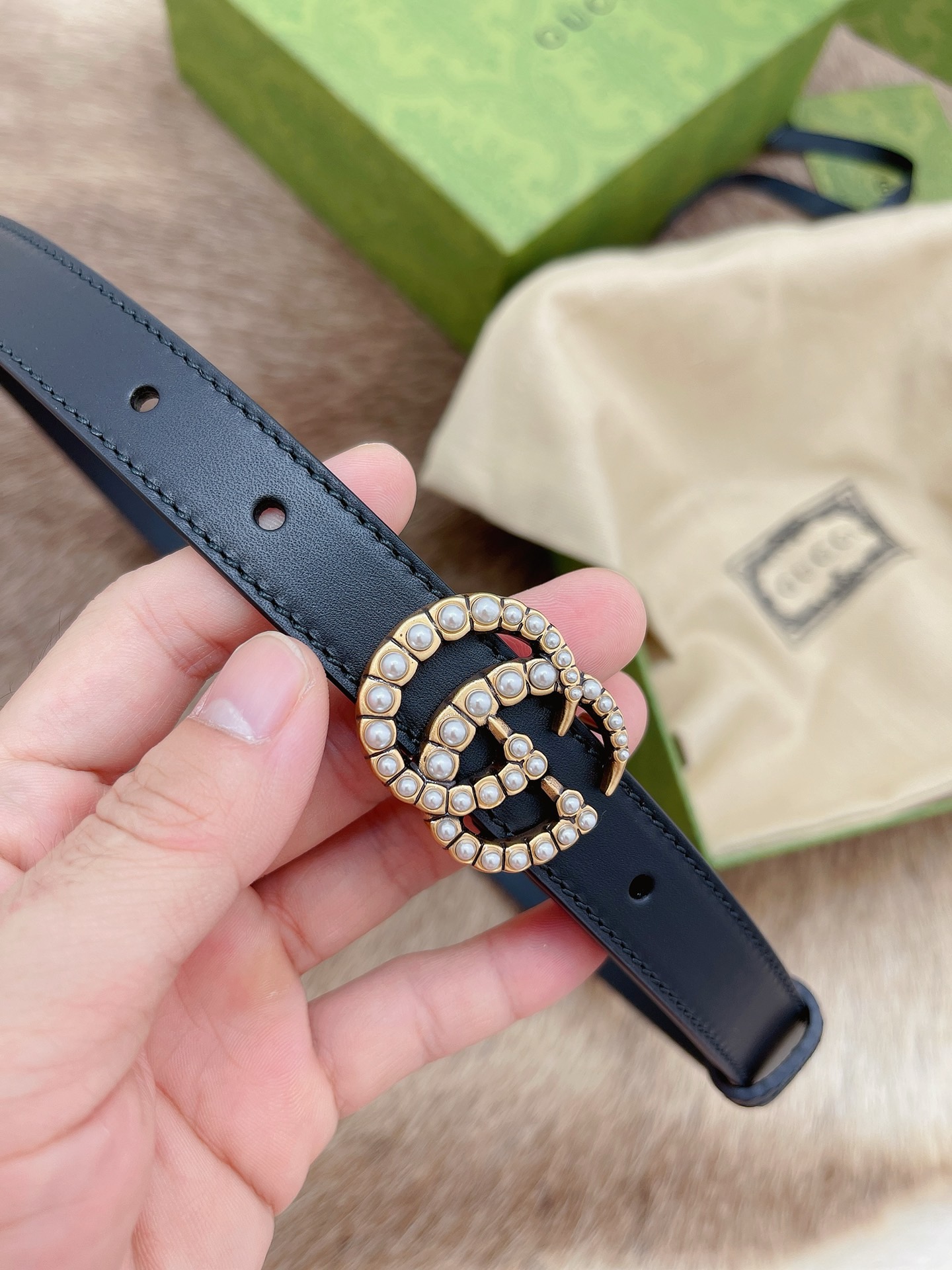 Gucci Women’s Classic Marmont GG Pearl Buckle Belt Black Leather Belt 90/36