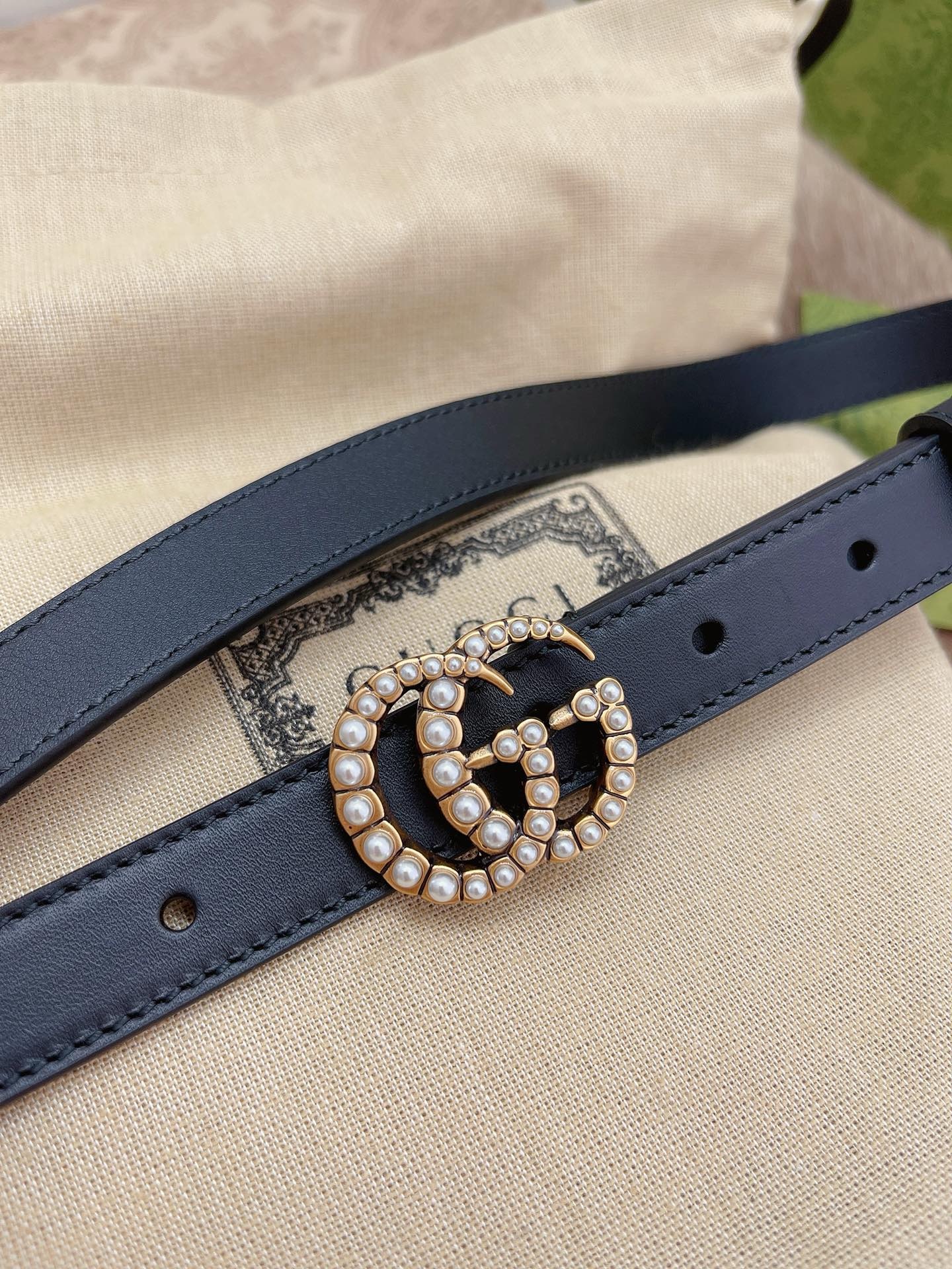 Gucci Women’s Classic Marmont GG Pearl Buckle Belt Black Leather Belt 90/36