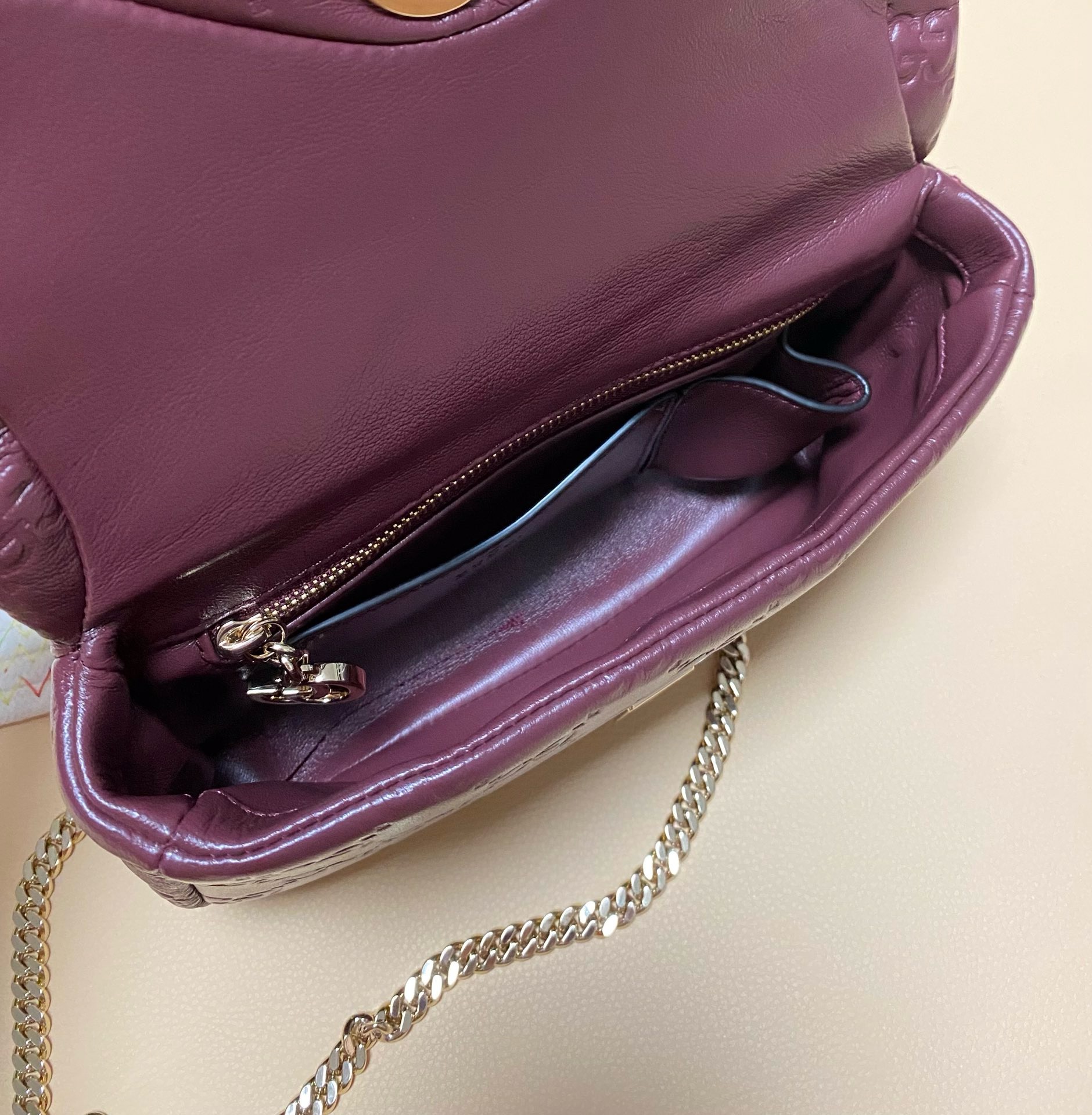 Gucci GG Embossed Mini Red Handbag: Stunning 2024 Collection Must-Have