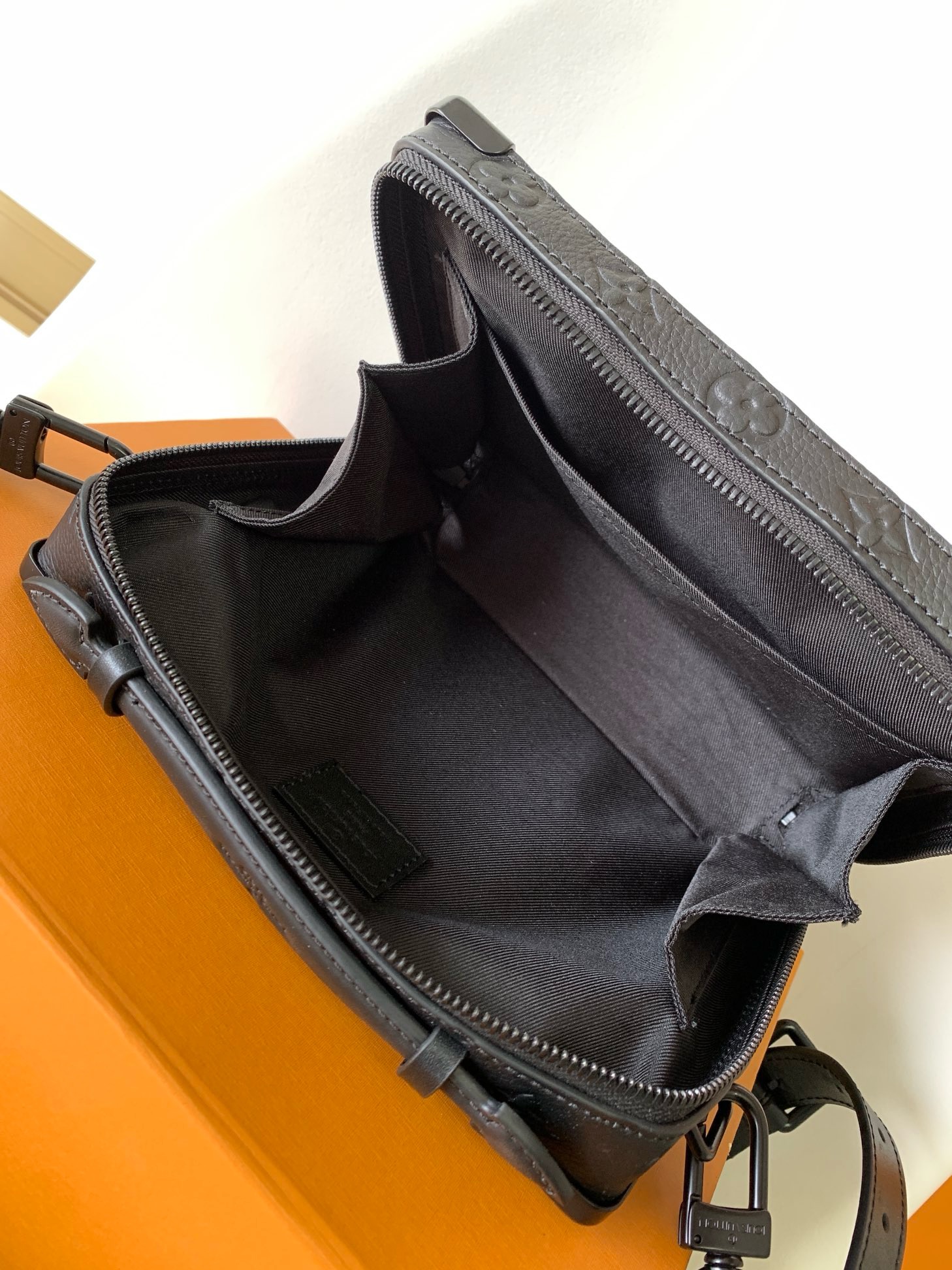 Handle Soft Trunk Monogram Taurillon Leather LG Bag - G90 Black - Bag | LOUIS VUITTON