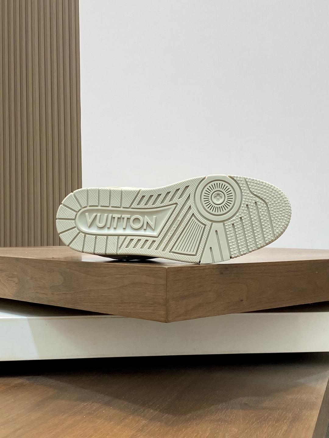 HermÃ¨s Beige White Calf Leather Sneaker