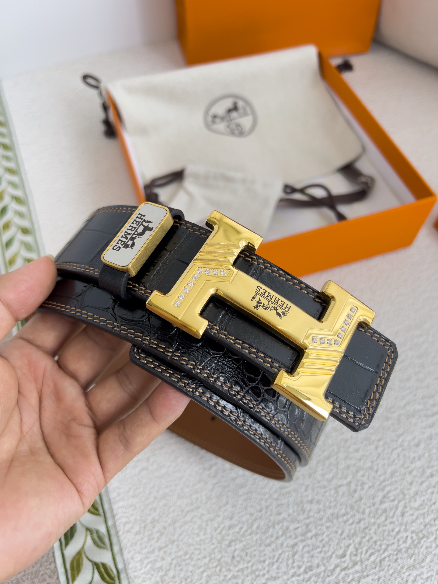 Hermès Equestrian-Inspired Gold Buckle & Calfskin Leather Belt – Black