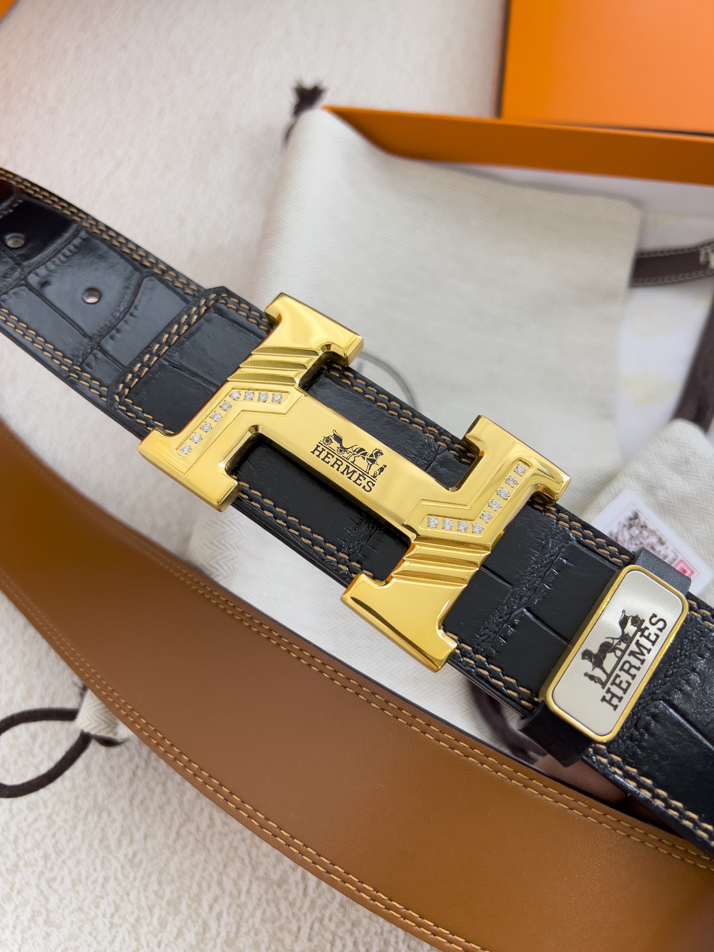 Hermès Equestrian-Inspired Gold Buckle & Calfskin Leather Belt – Black