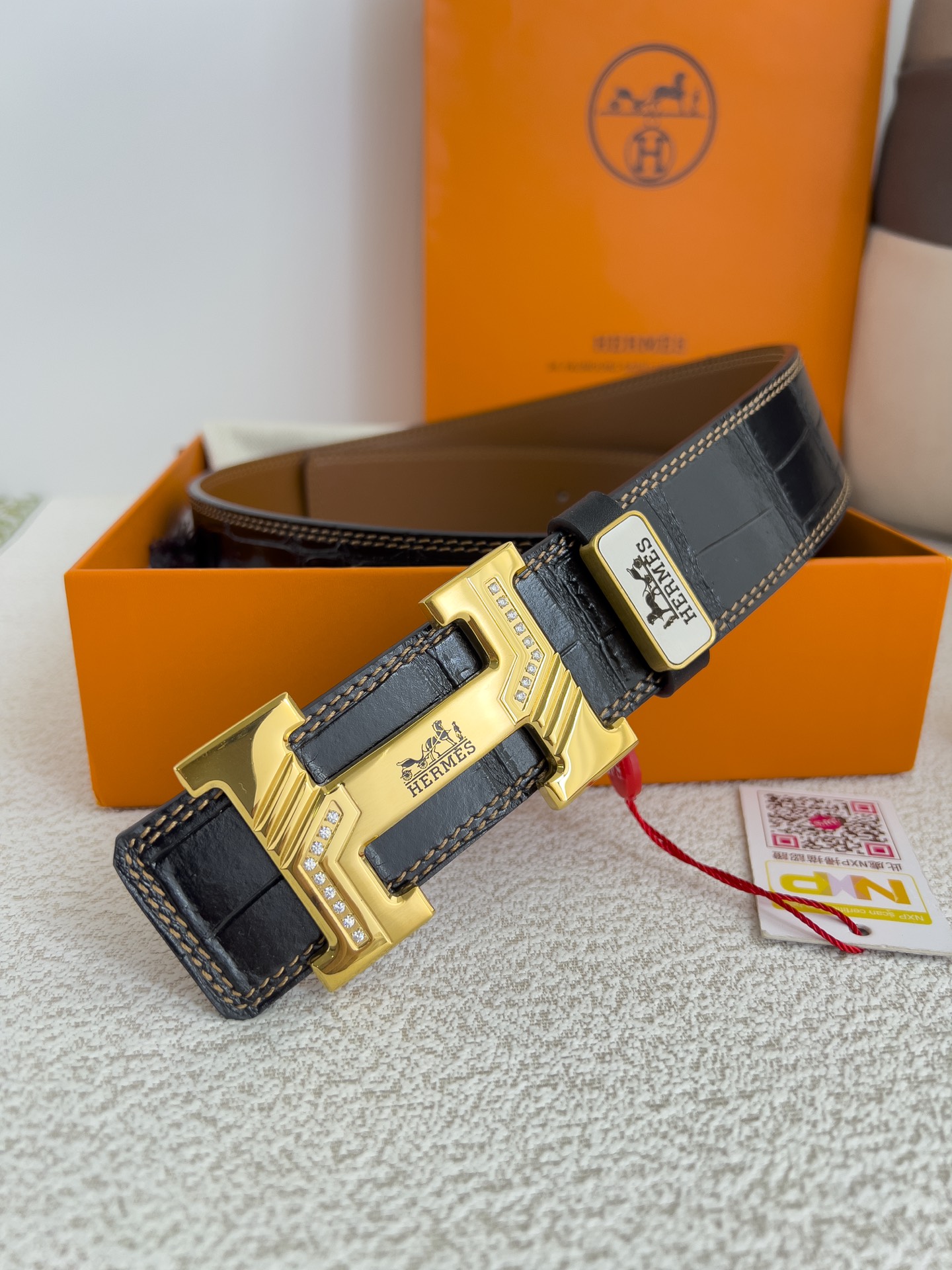 Hermès Equestrian-Inspired Gold Buckle & Calfskin Leather Belt – Black