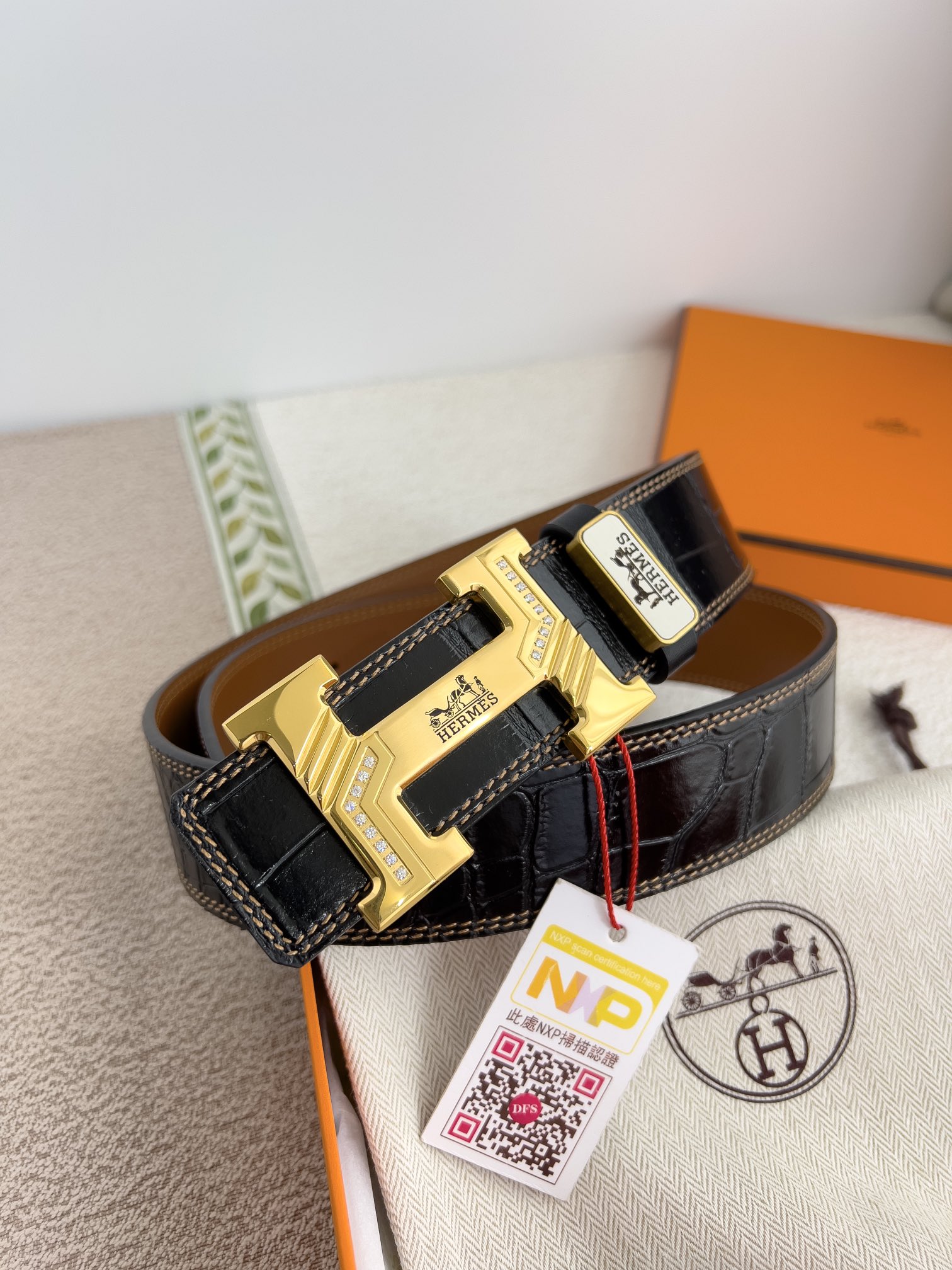 Hermès Equestrian-Inspired Gold Buckle & Calfskin Leather Belt – Black