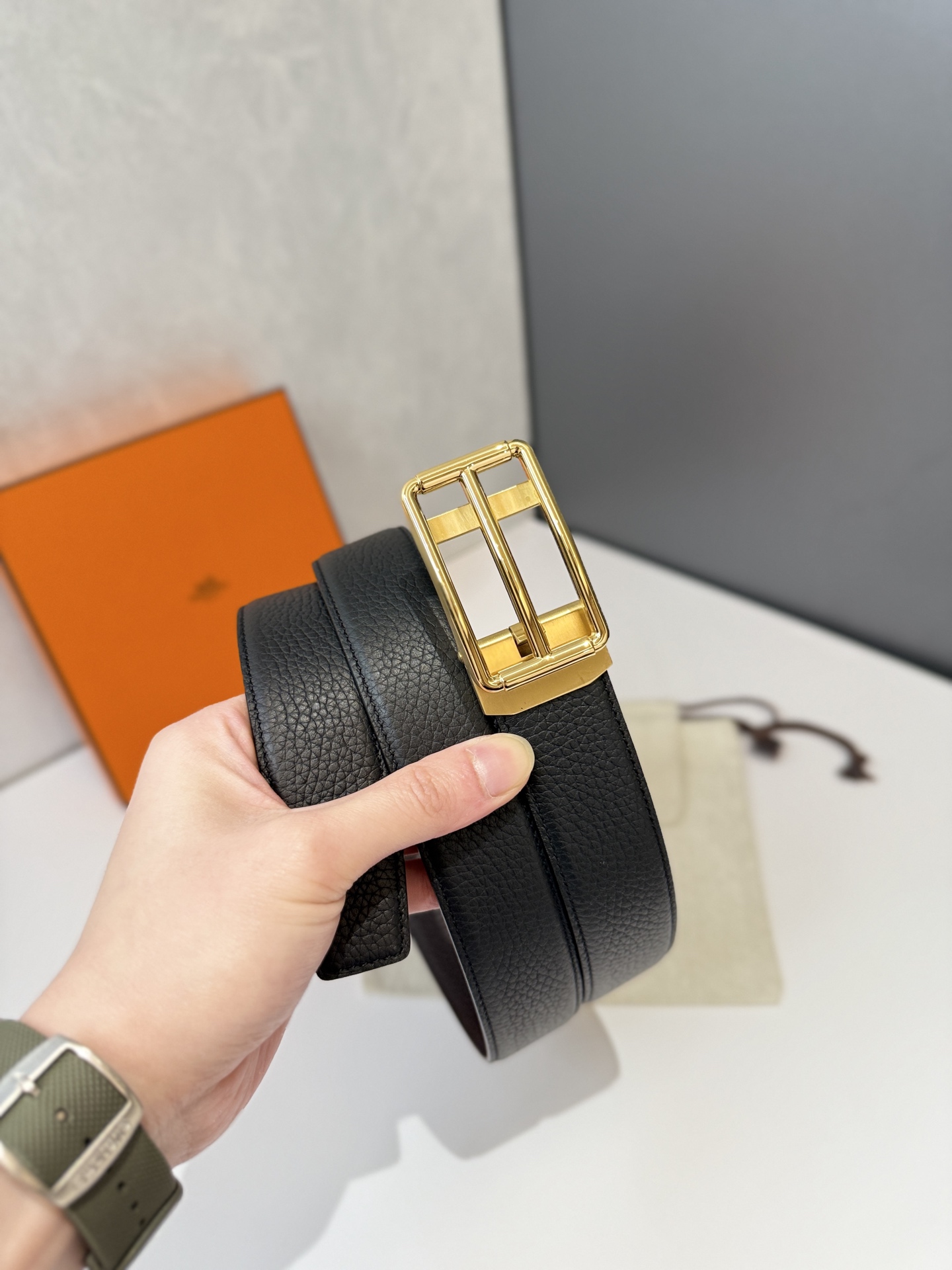 Hermès Etrivière 32 Belt in Black Togo Calfskin with Gold-Plated Buckle