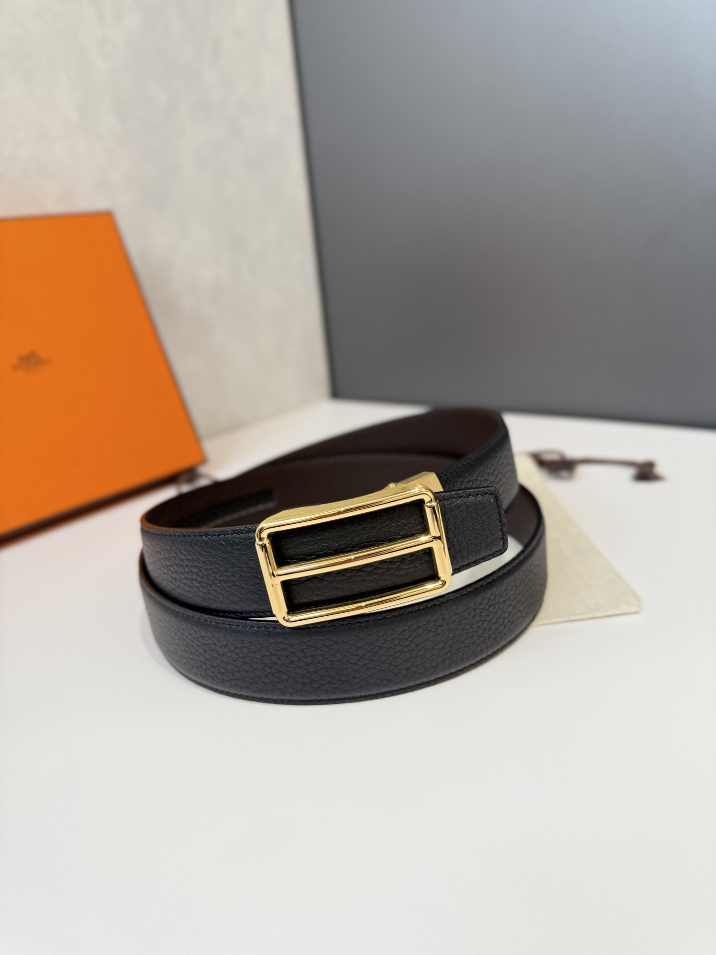 Hermès Etrivière 32 Belt in Black Togo Calfskin with Gold-Plated Buckle