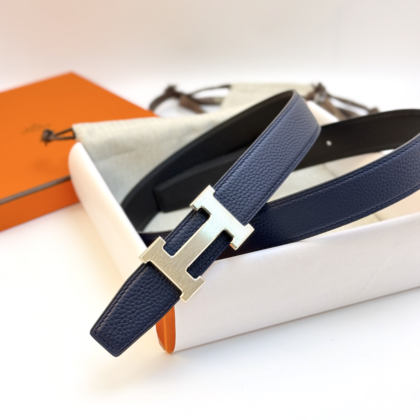 HermÃ¨s H Belt in Black Leather with Palladium-Plated Buckle
