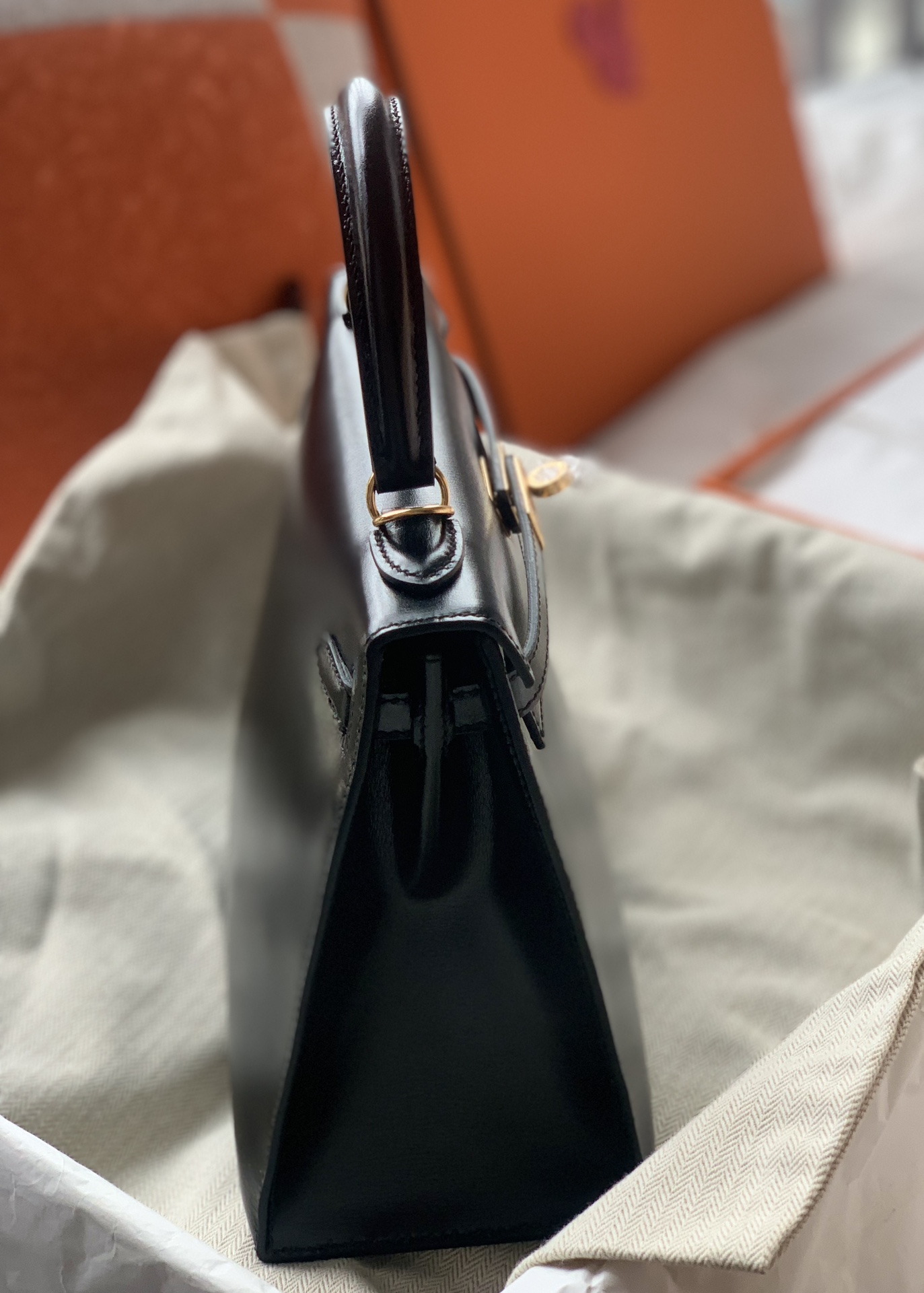 HERMES 2019 Kelly 28 Sellier Black Veau Box GHW