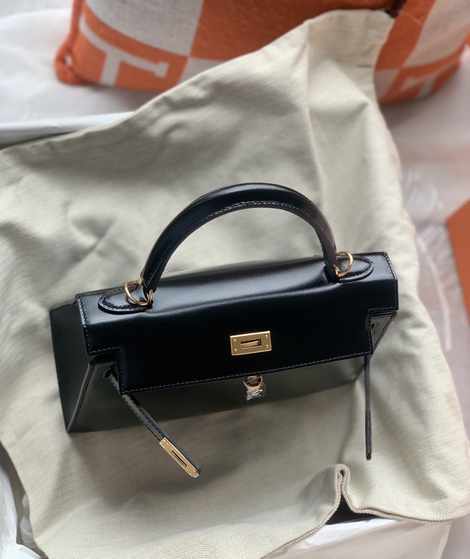 HERMES 2019 Kelly 28 Sellier Black Veau Box GHW