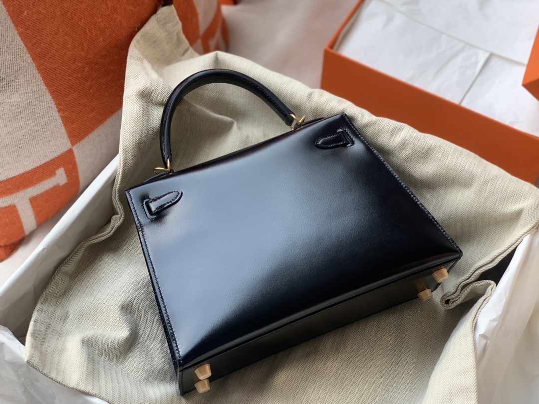 HERMES 2019 Kelly 28 Sellier Black Veau Box GHW