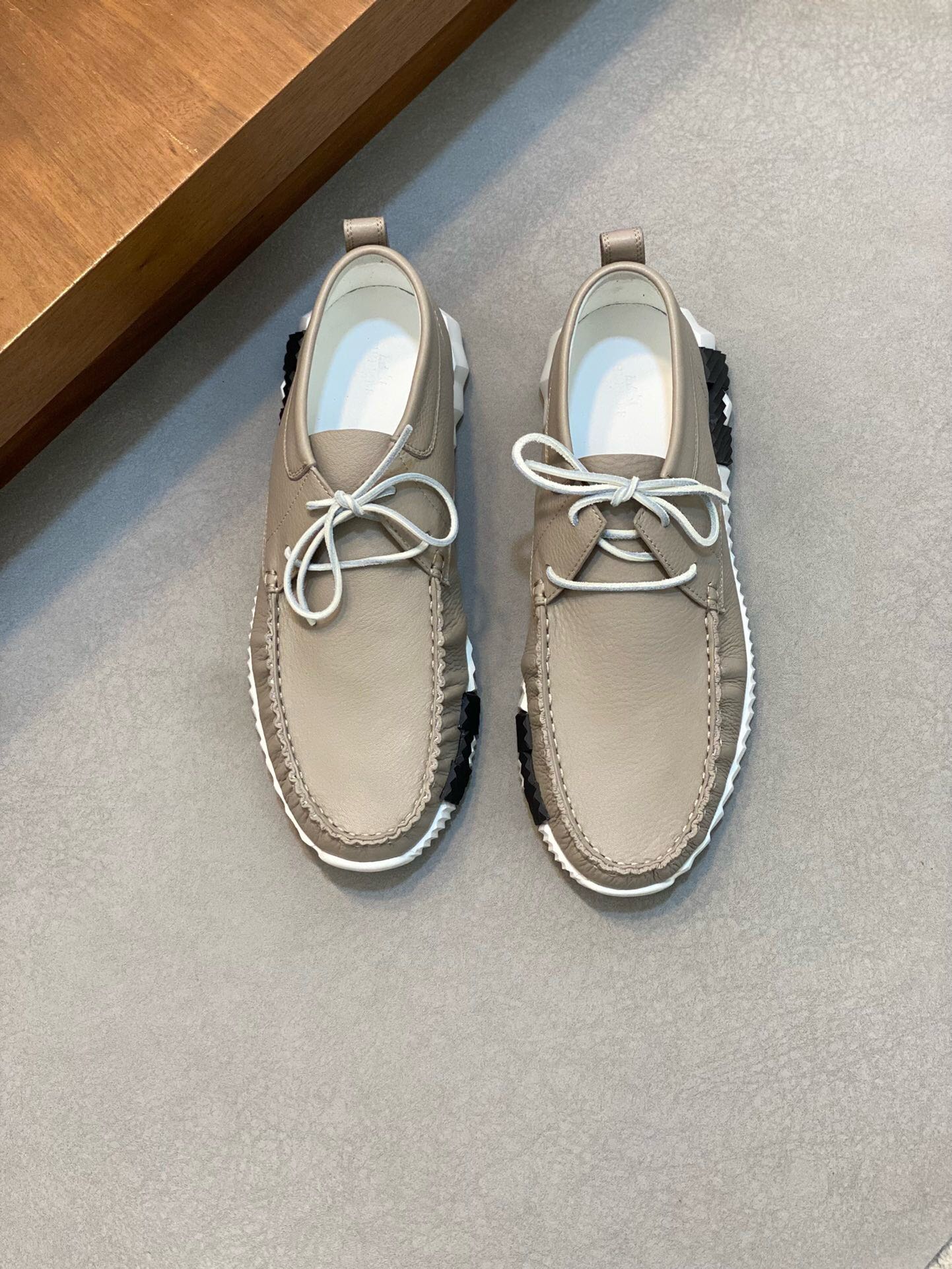 Hermès Taupe Leather Lace-Up Casual Shoes