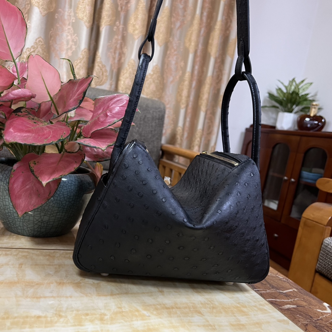 HERMES Black Ostrich Mini Lindy 20 Gold Hardware