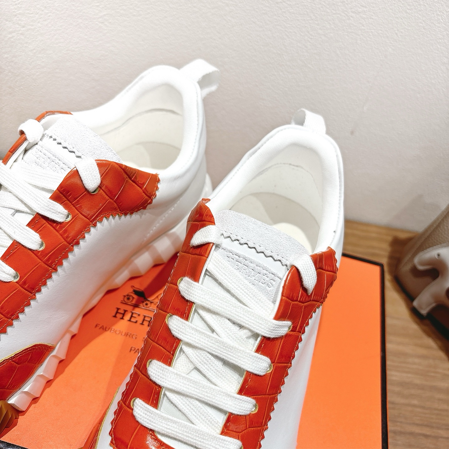 Hermes Bouncing Sneaker â€“ Blanc / Orange Nacarat