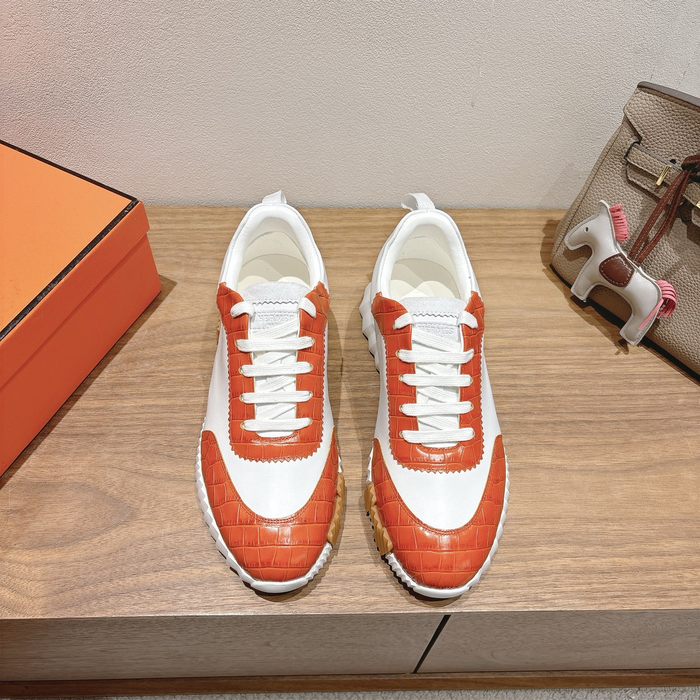 Hermes Bouncing Sneaker â€“ Blanc / Orange Nacarat
