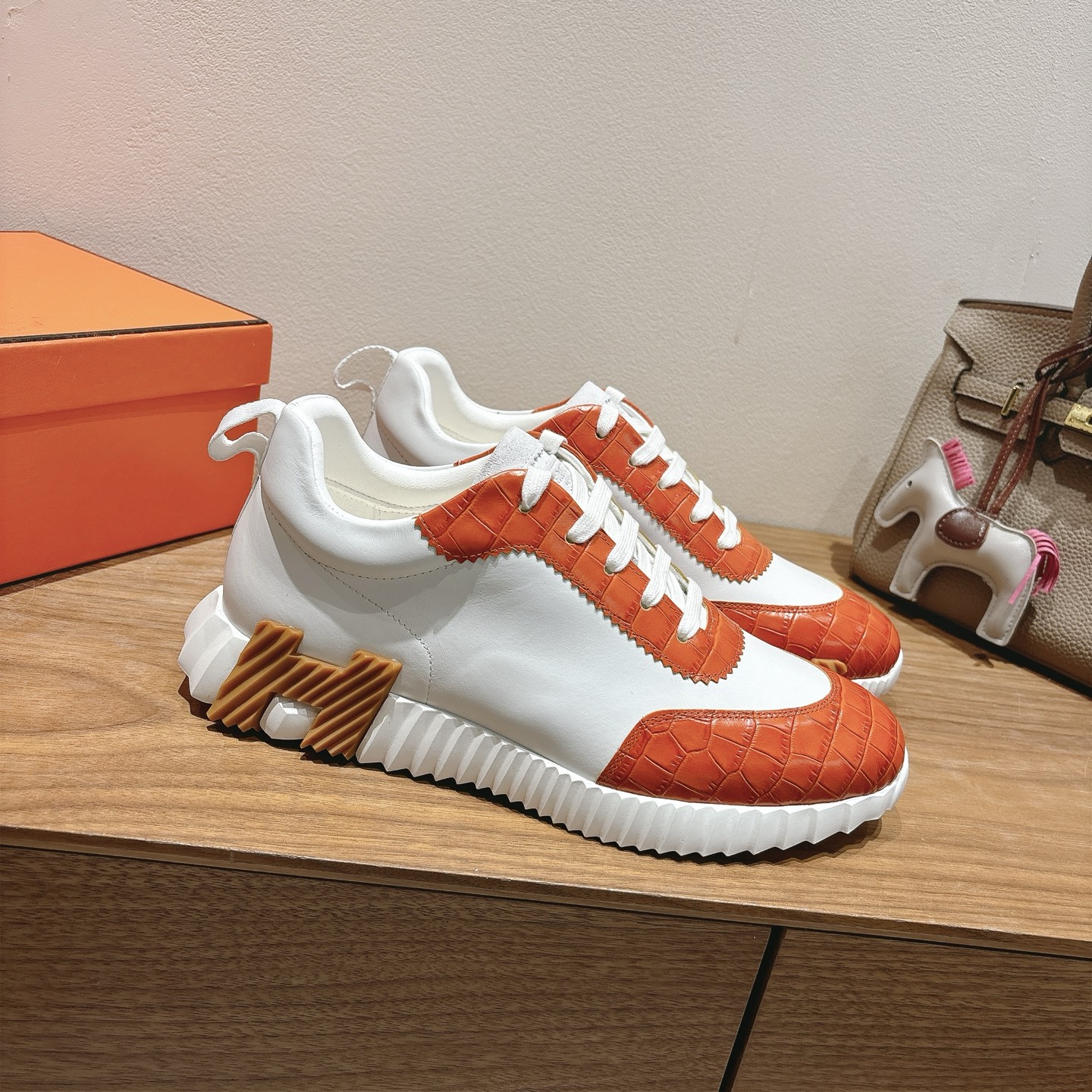 Hermes Bouncing Sneaker â€“ Blanc / Orange Nacarat