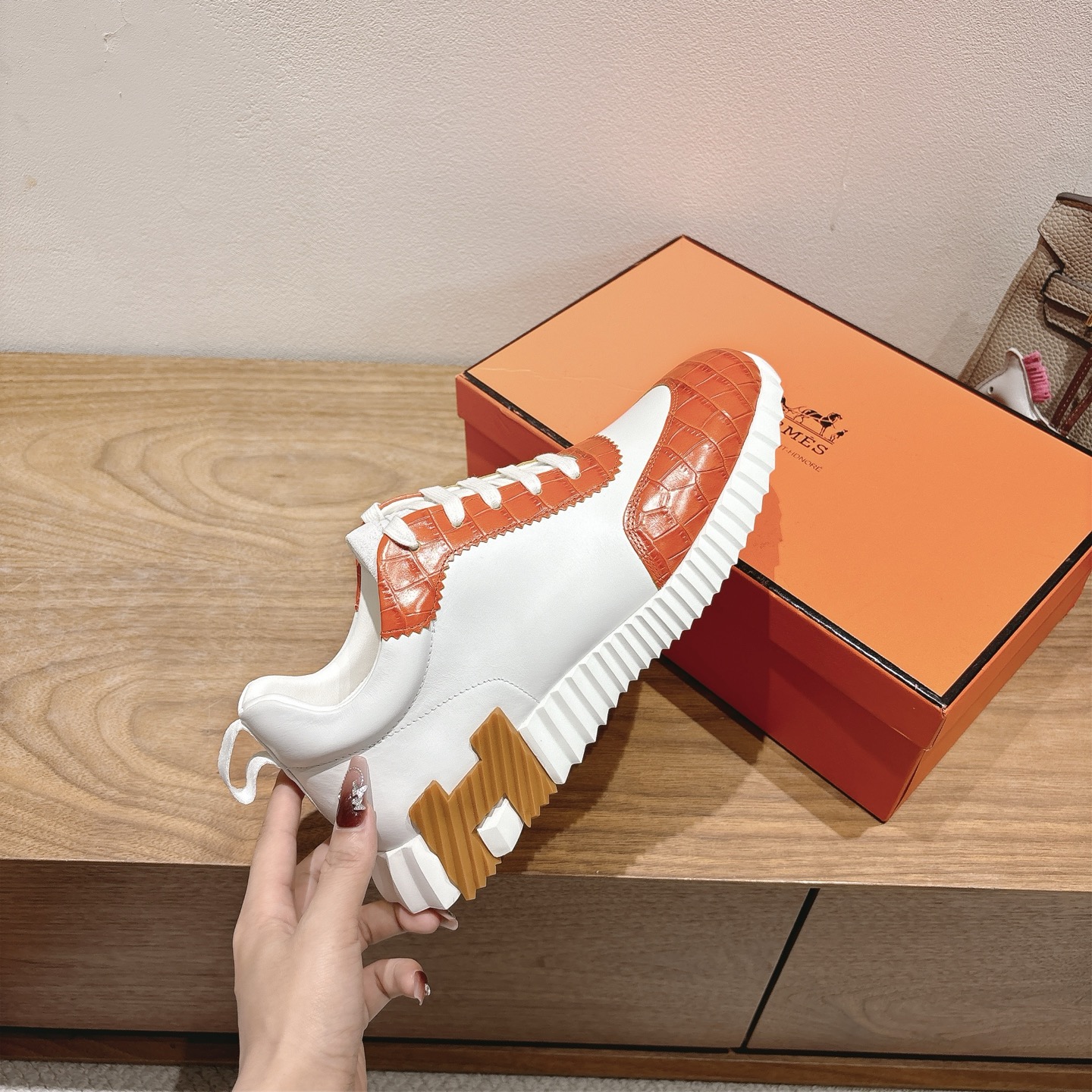 Hermes Bouncing Sneaker â€“ Blanc / Orange Nacarat