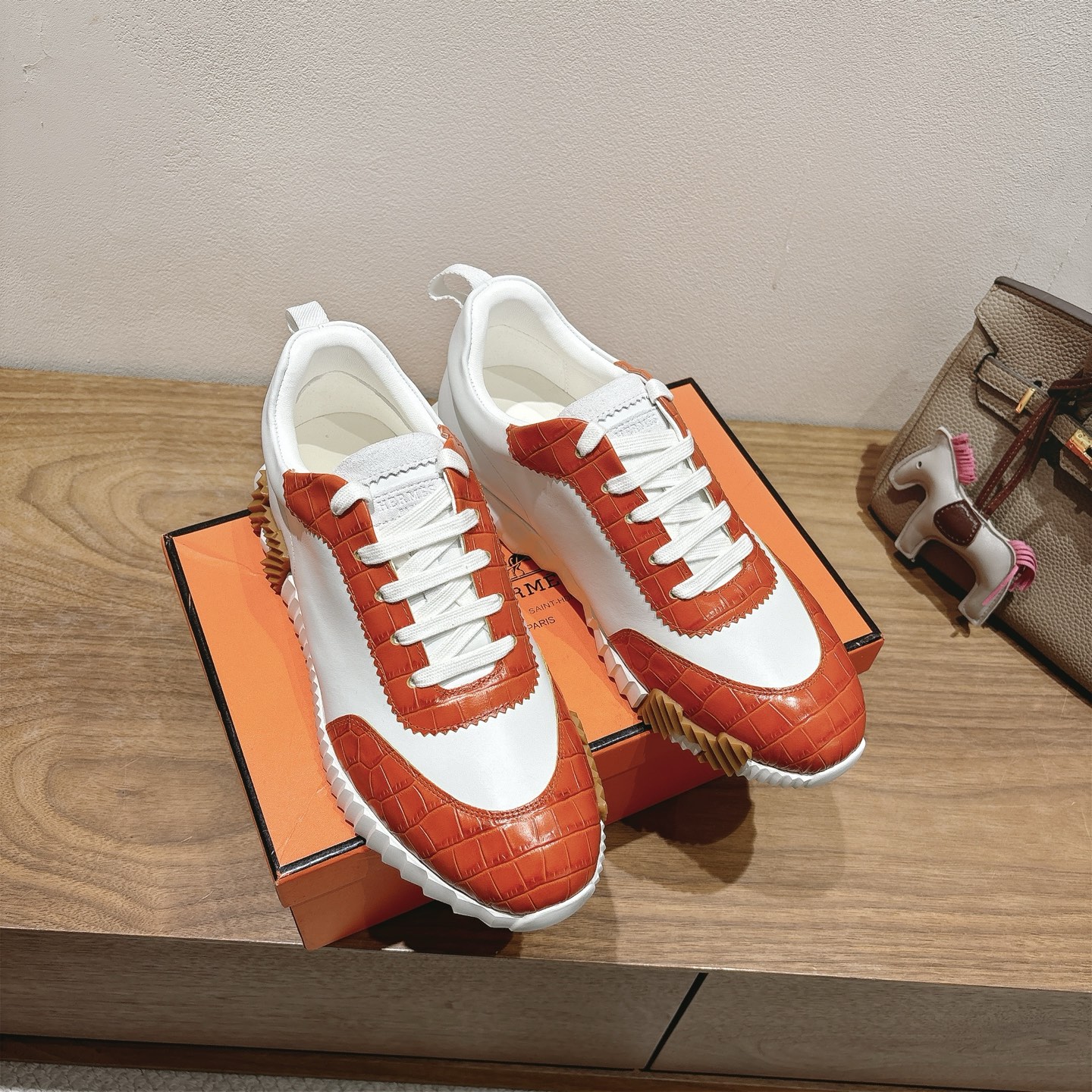 Hermes Bouncing Sneaker â€“ Blanc / Orange Nacarat