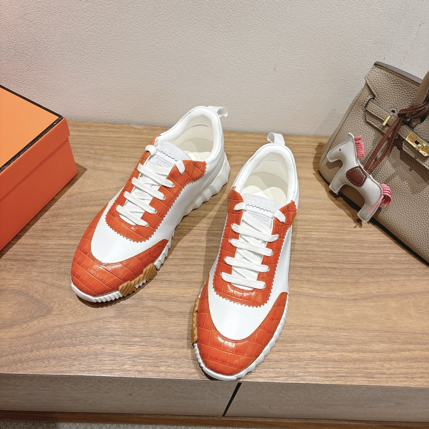 Hermes Bouncing Sneaker â€“ Blanc / Orange Nacarat
