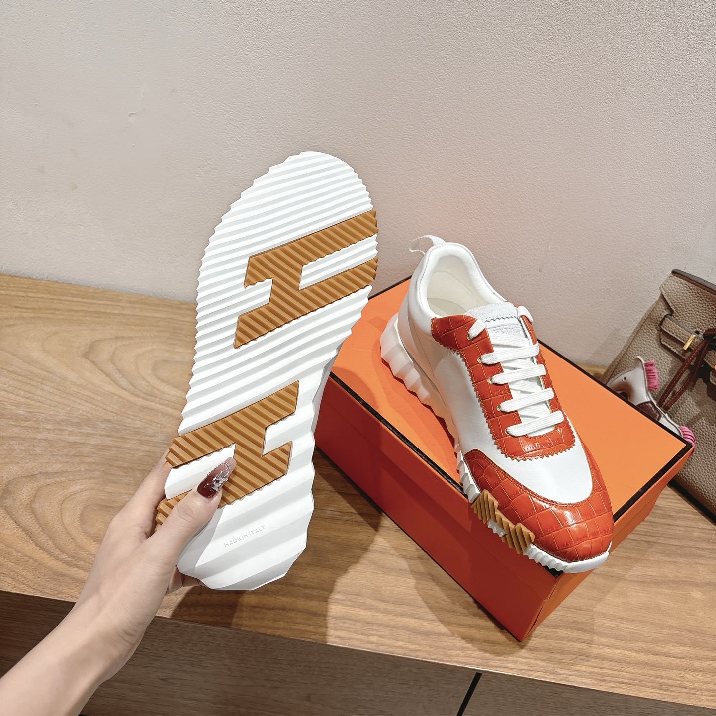 Hermes Bouncing Sneaker â€“ Blanc / Orange Nacarat