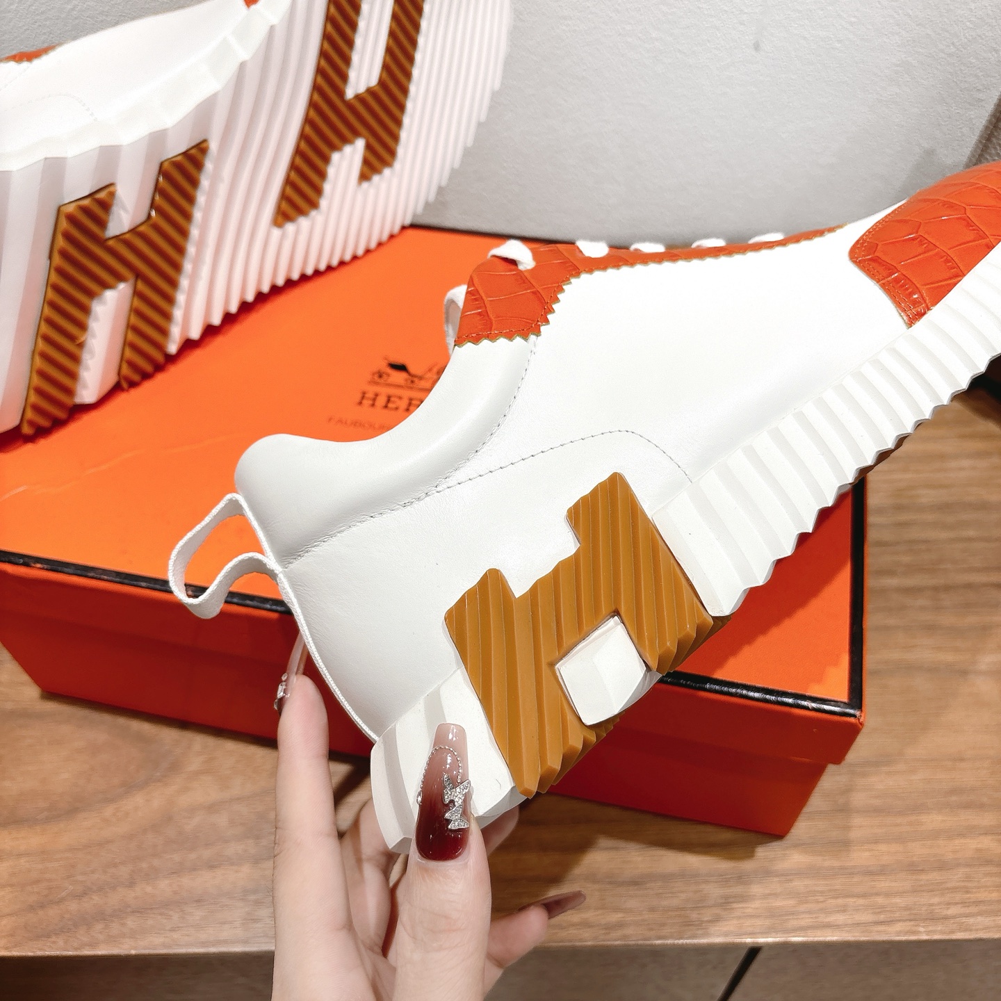 Hermes Bouncing Sneaker â€“ Blanc / Orange Nacarat