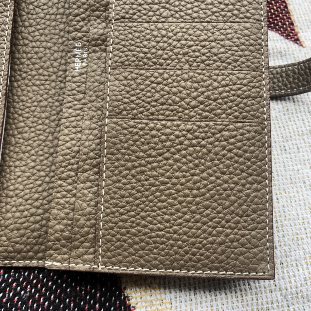 Hermes Medium Bearn Wallet in Epsom Calfskin Leather