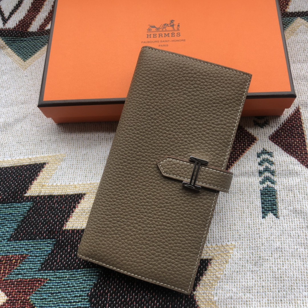 Hermes Medium Bearn Wallet in Epsom Calfskin Leather