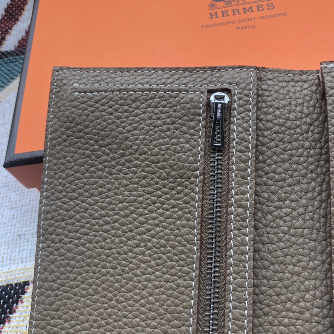 Hermes Medium Bearn Wallet in Epsom Calfskin Leather
