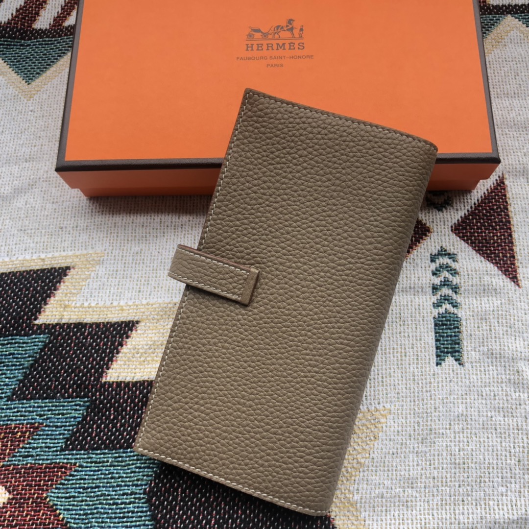 Hermes Medium Bearn Wallet in Epsom Calfskin Leather