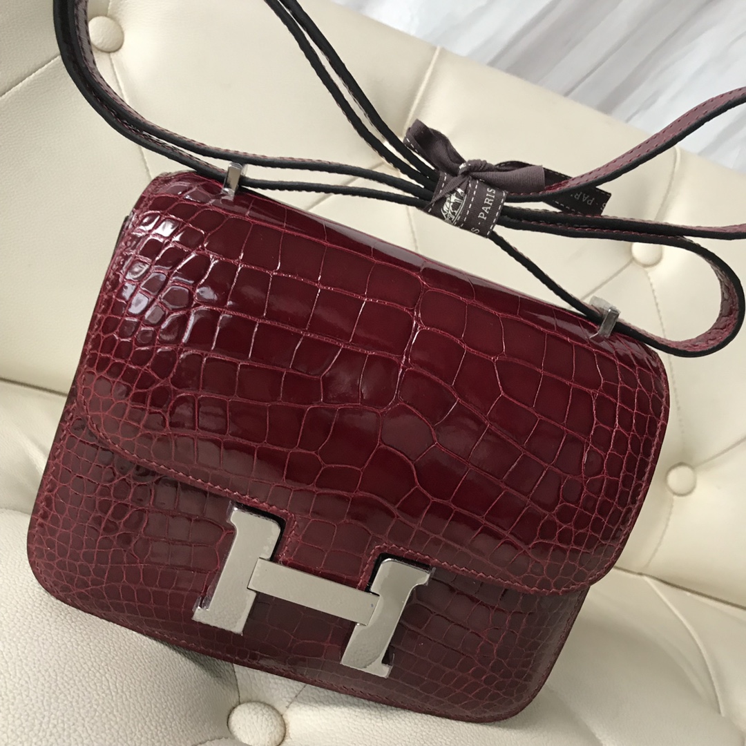 Hermes Mini Constance 18 Bag F5 Bourgogne Shiny Niloticus GHW