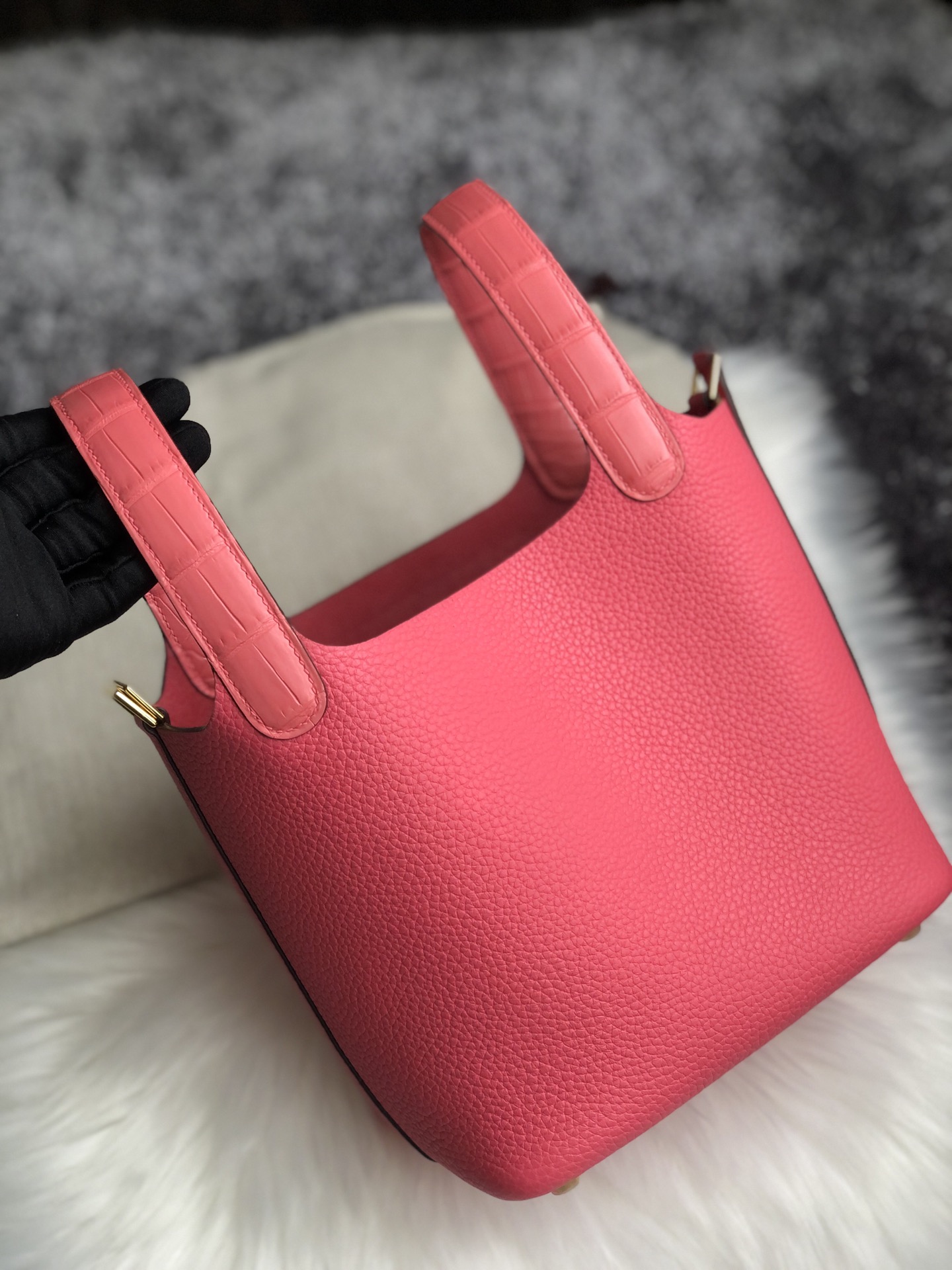 Hermes Rose Azalee Picotin 22 Bag Leather