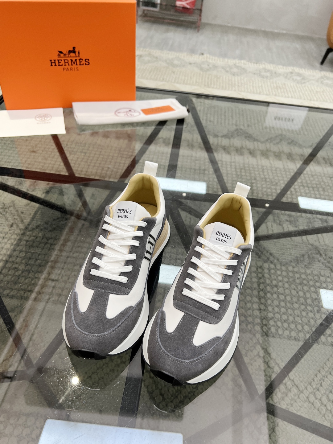 accent Hermès Gray Suede Sneakers